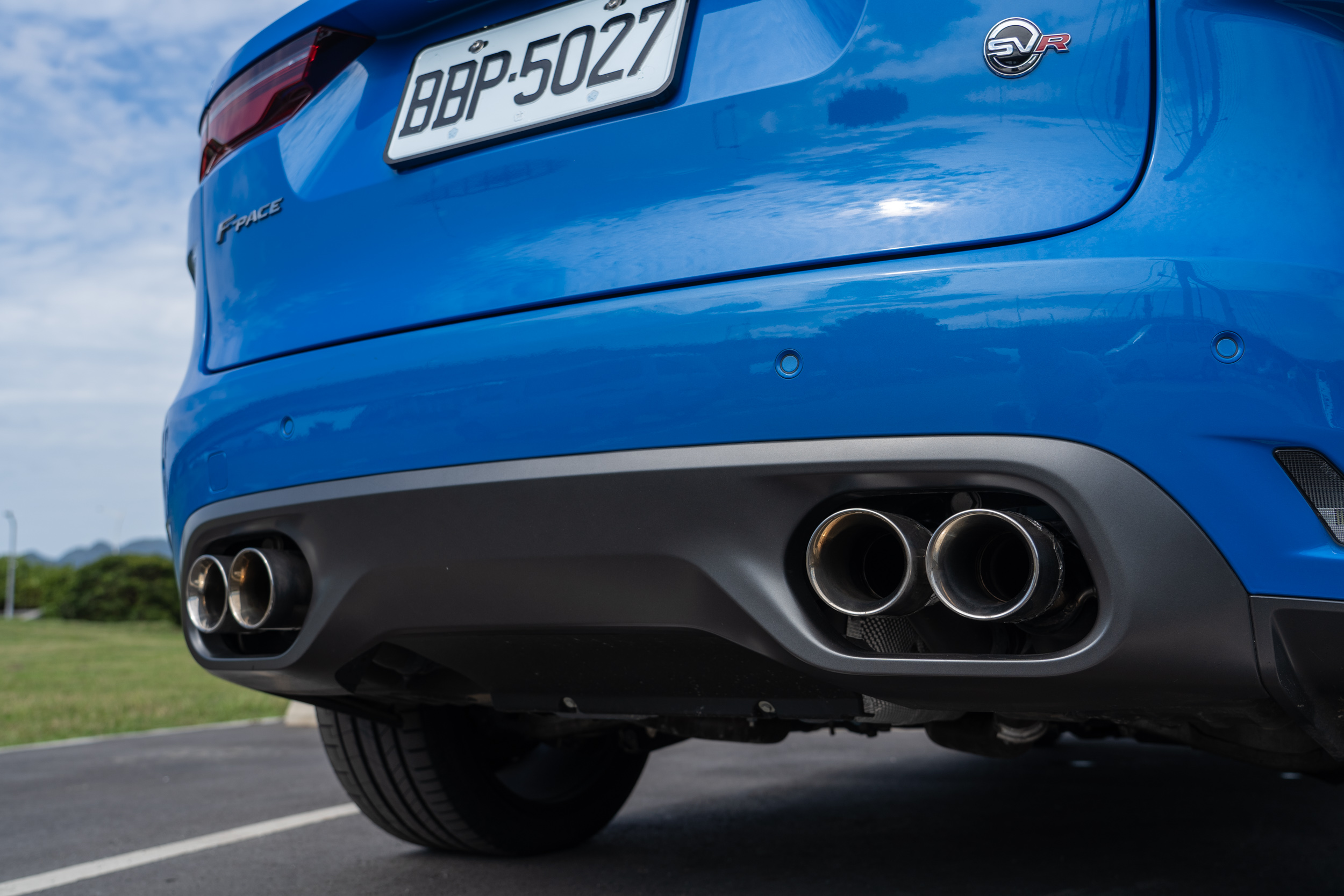 左右四出式排氣尾管,為運動個性做了最佳詮釋。