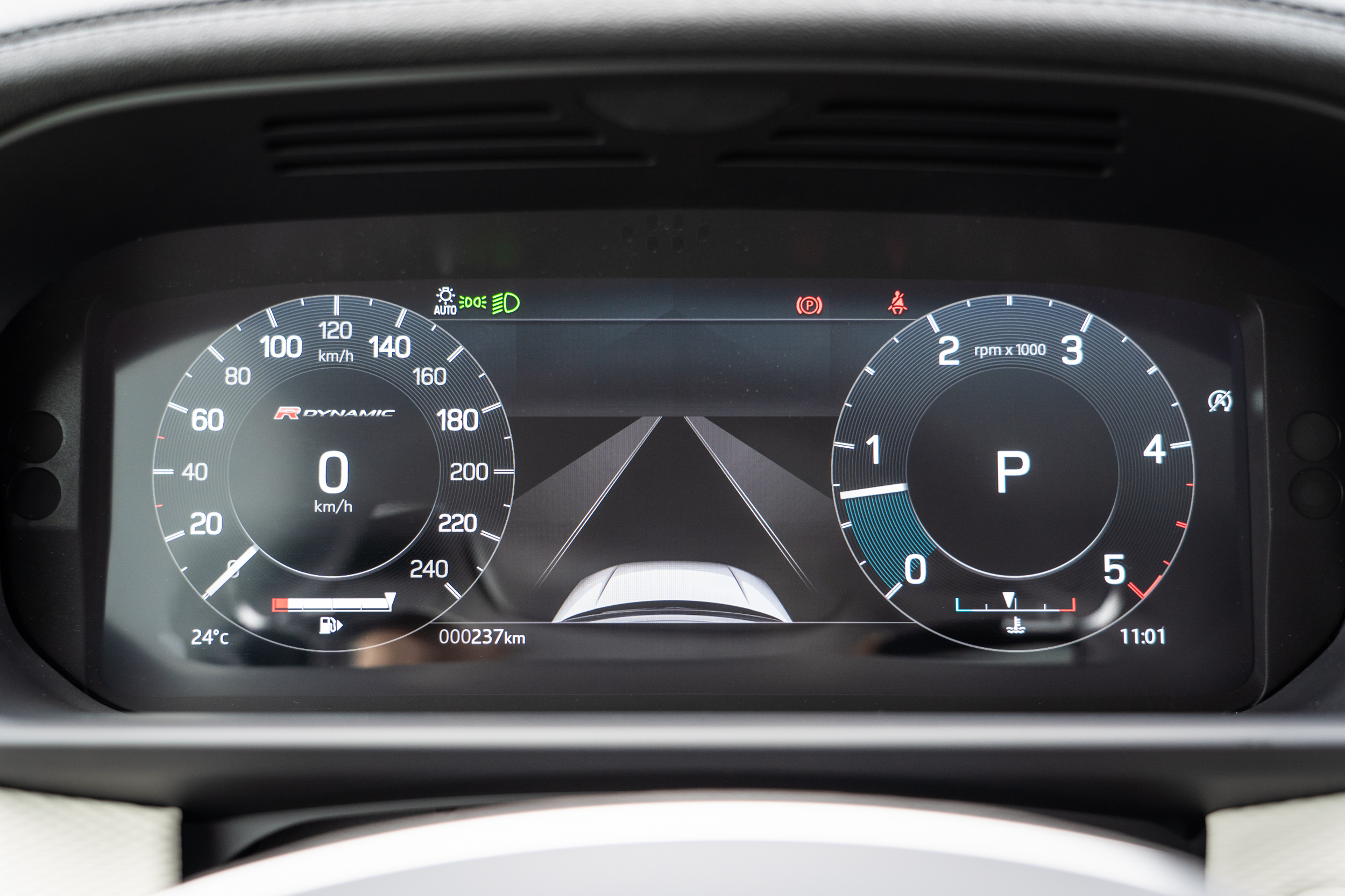 駕駛眼前的 12.3 吋全數位化儀表板。