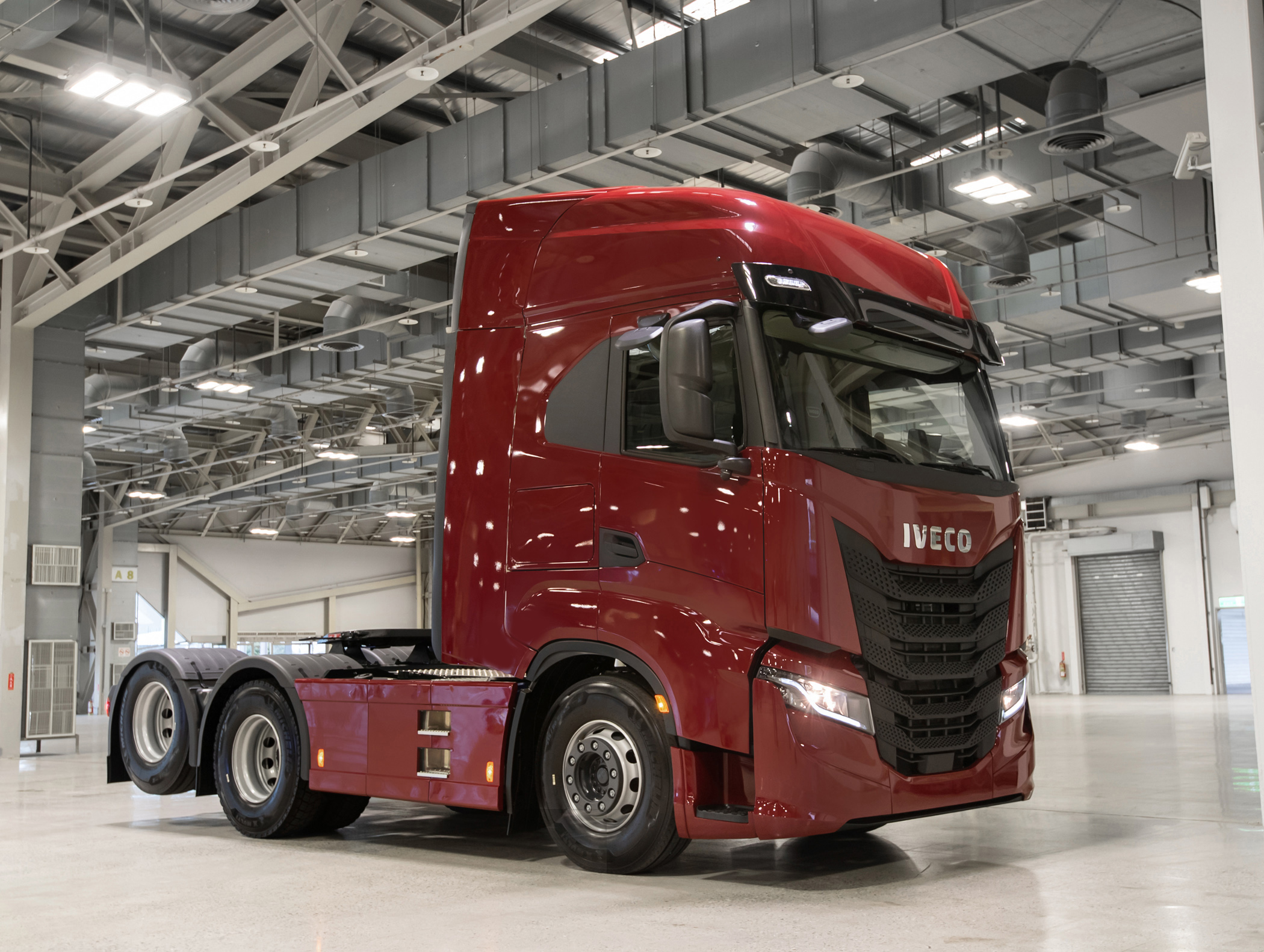 IVECO S-WAY 6X2P 高頂車款。