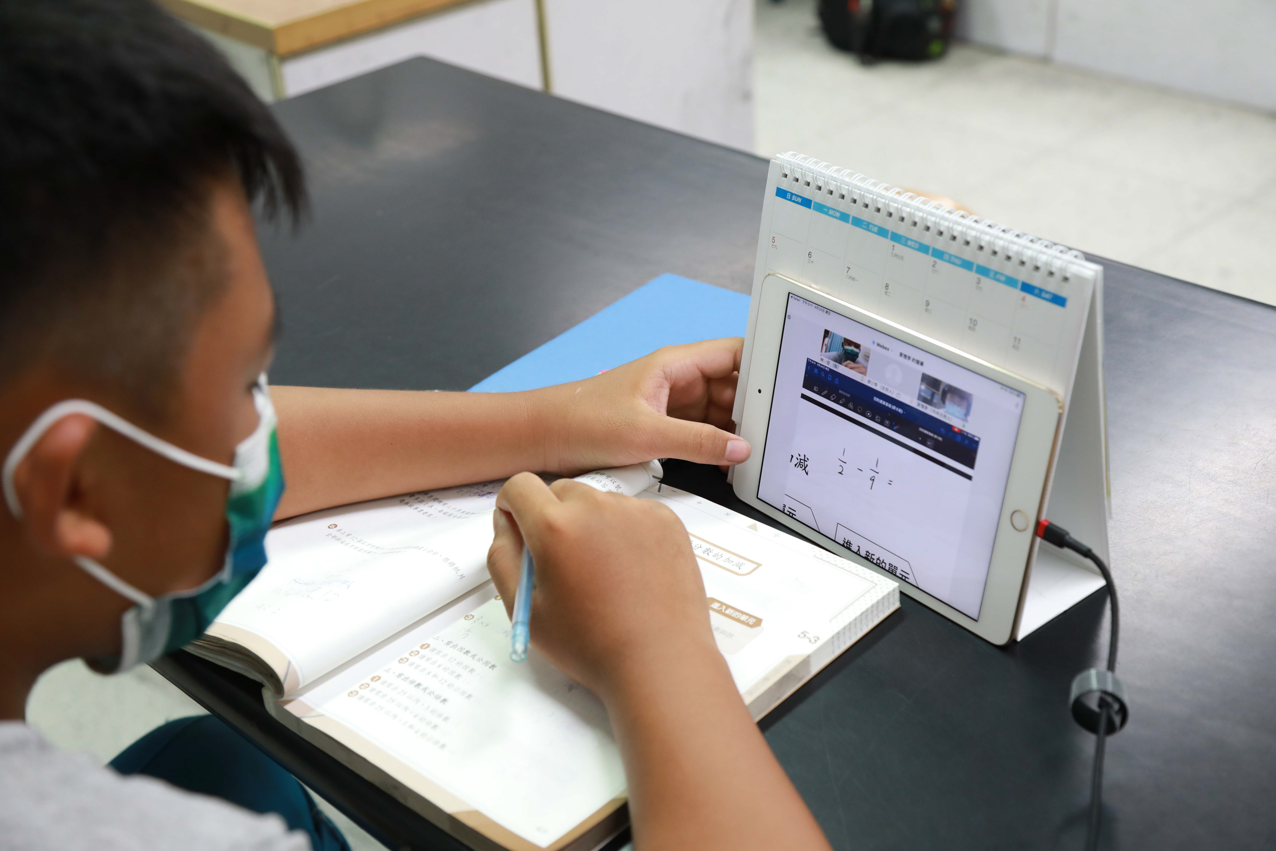 全球疫情阻礙了所有學生的學習,台灣保時捷持續提供資源支持偏鄉弱勢兒童教育。