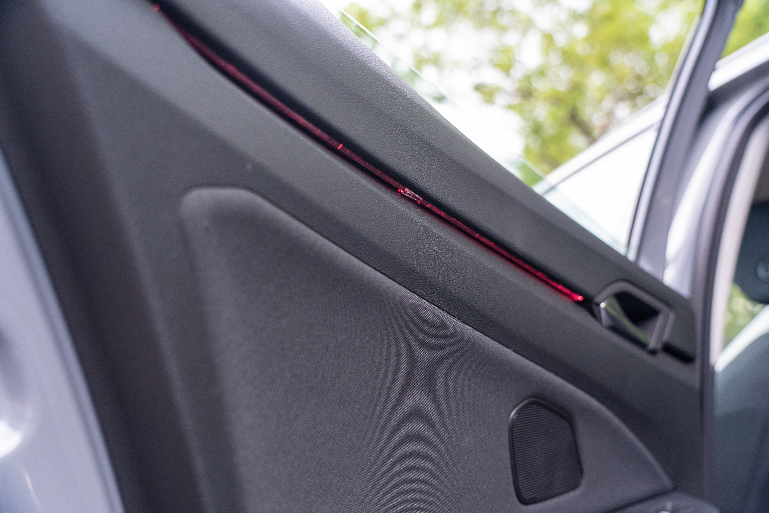 車室氛圍燈有高達 30 色選擇。