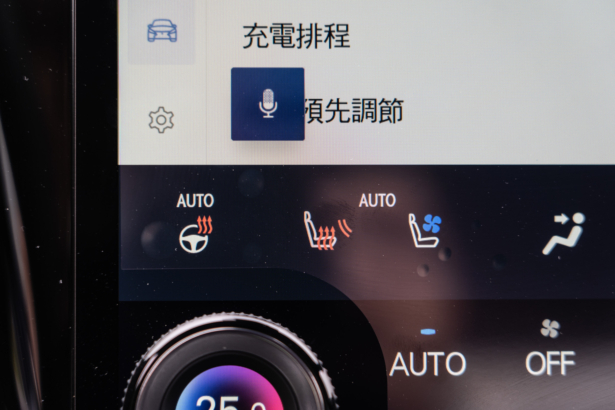 RZ550e F Sport車型具備通風加熱功能前座椅。