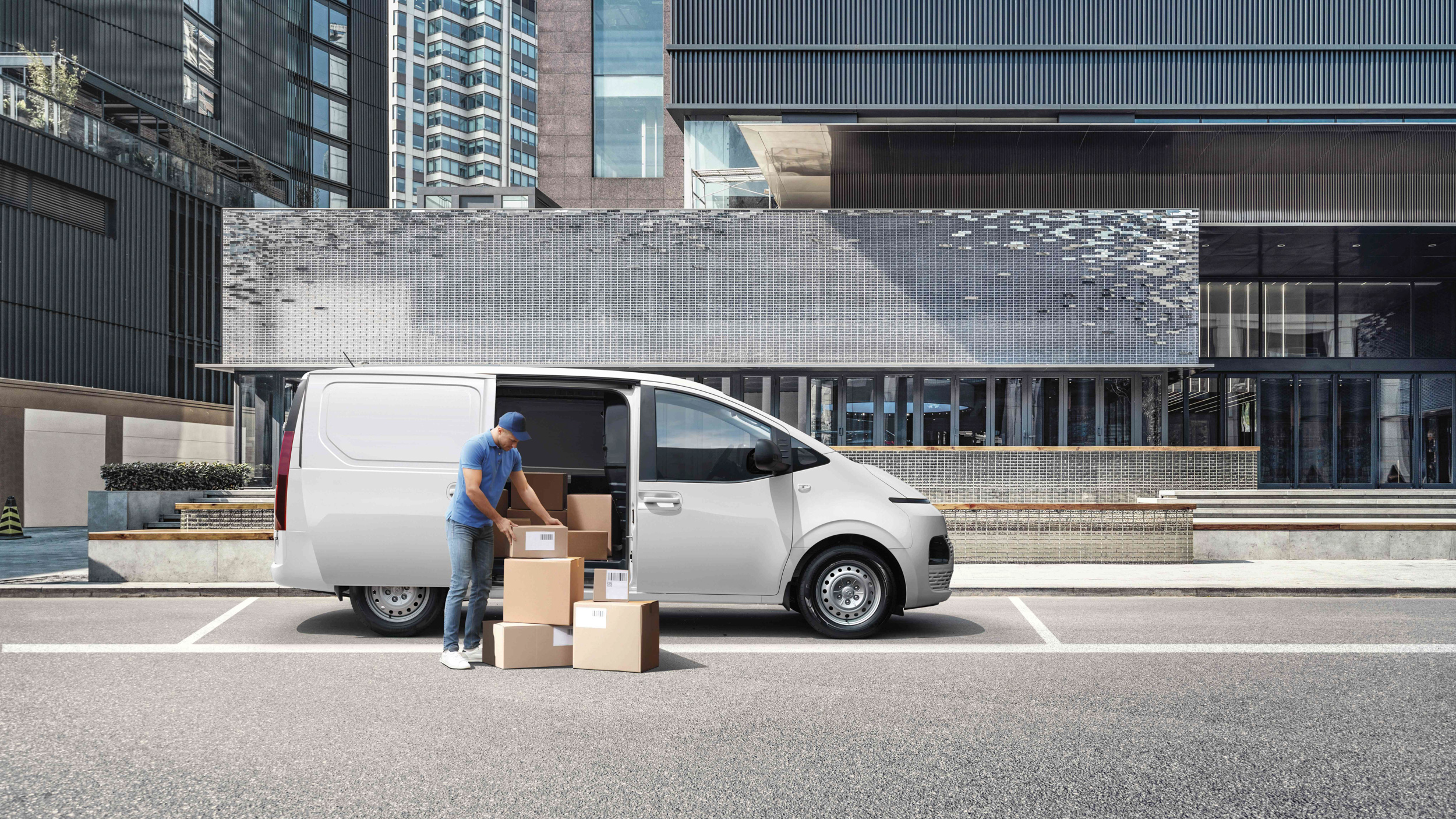 Hyundai STARIA VAN / CAMPER 多功能車型即日起 130 萬起展開預售！