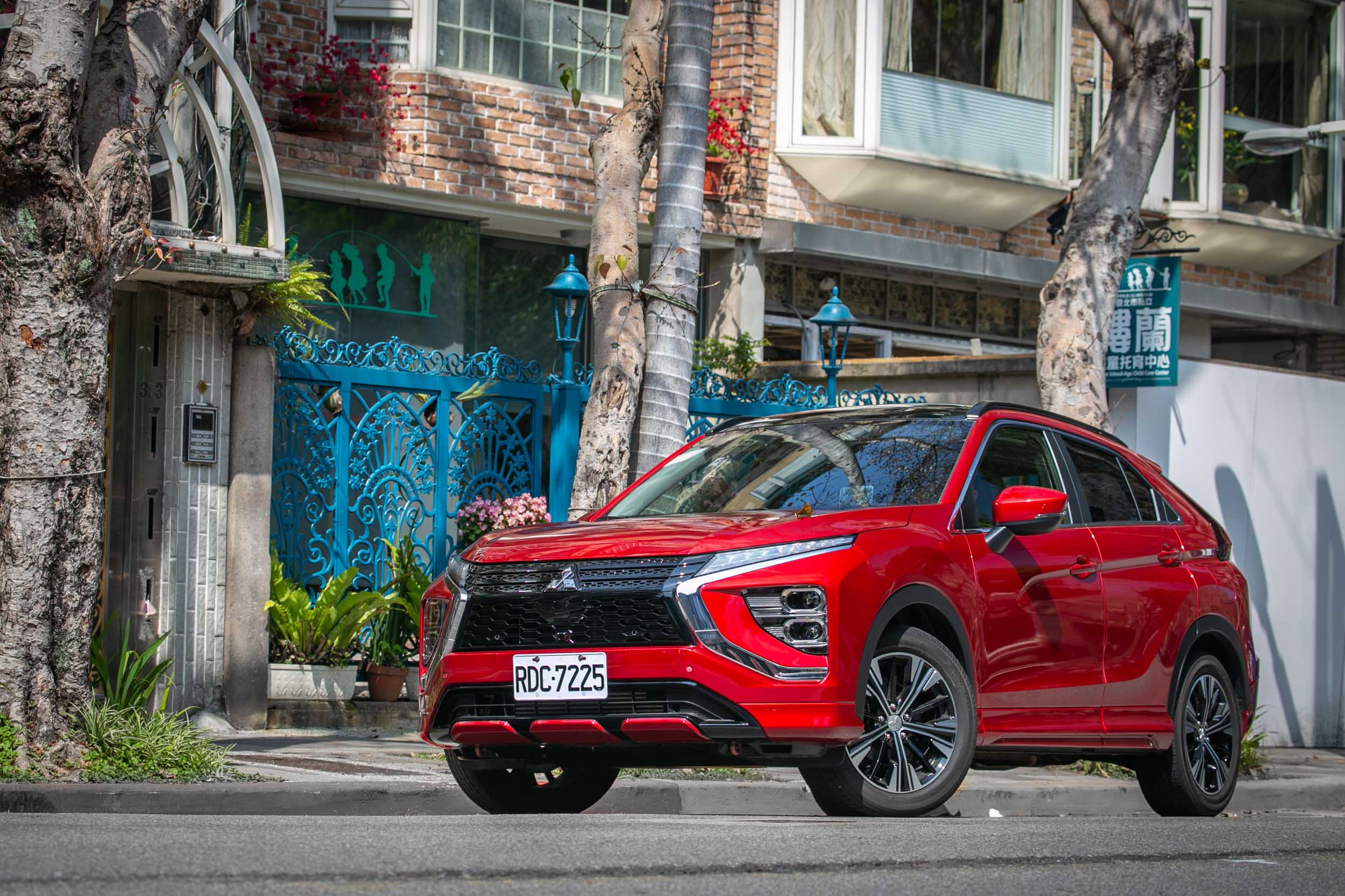 試駕車型為 Mitsubishi Eclipse Cross S-AWC 旗艦型,售價為新台幣 115.2 萬元。