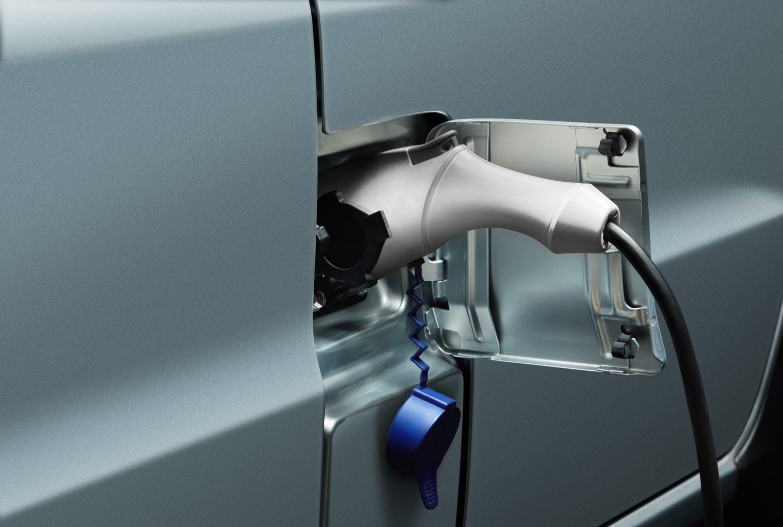 即日起購買 e-Veryca 再加贈 20 米內基本免費安裝及隨車充電器。