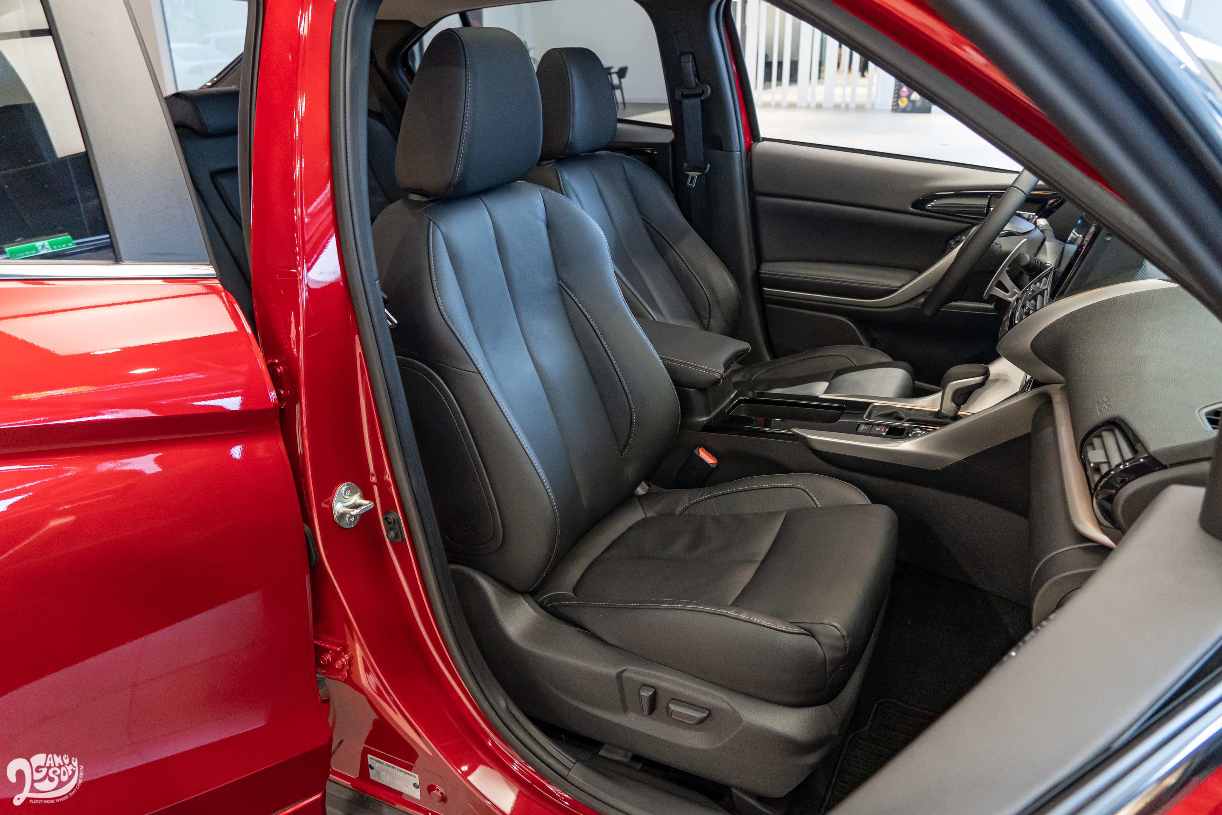 新增副駕駛座電動座椅，搭配座椅加熱功能。