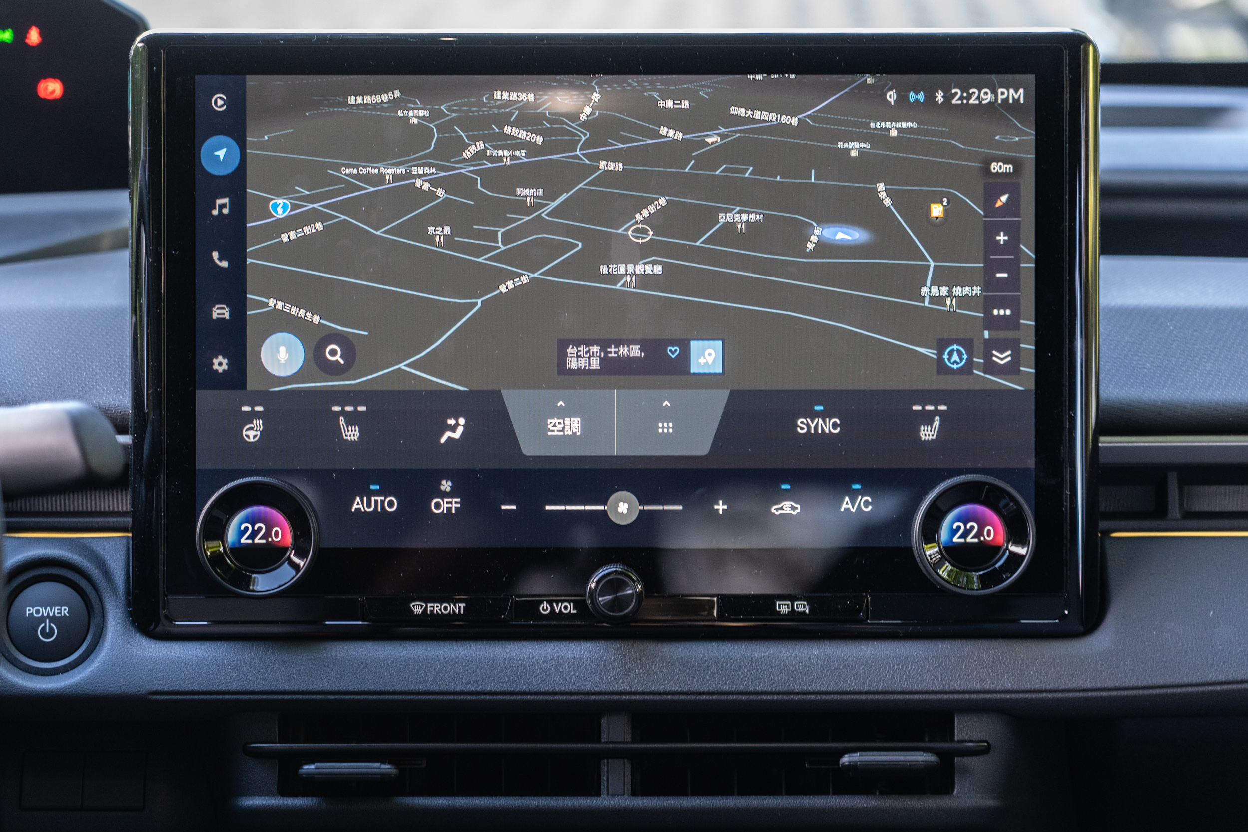 影音主機不僅提升到了14吋規格，主機下方空調介面設計的更為清晰易懂。