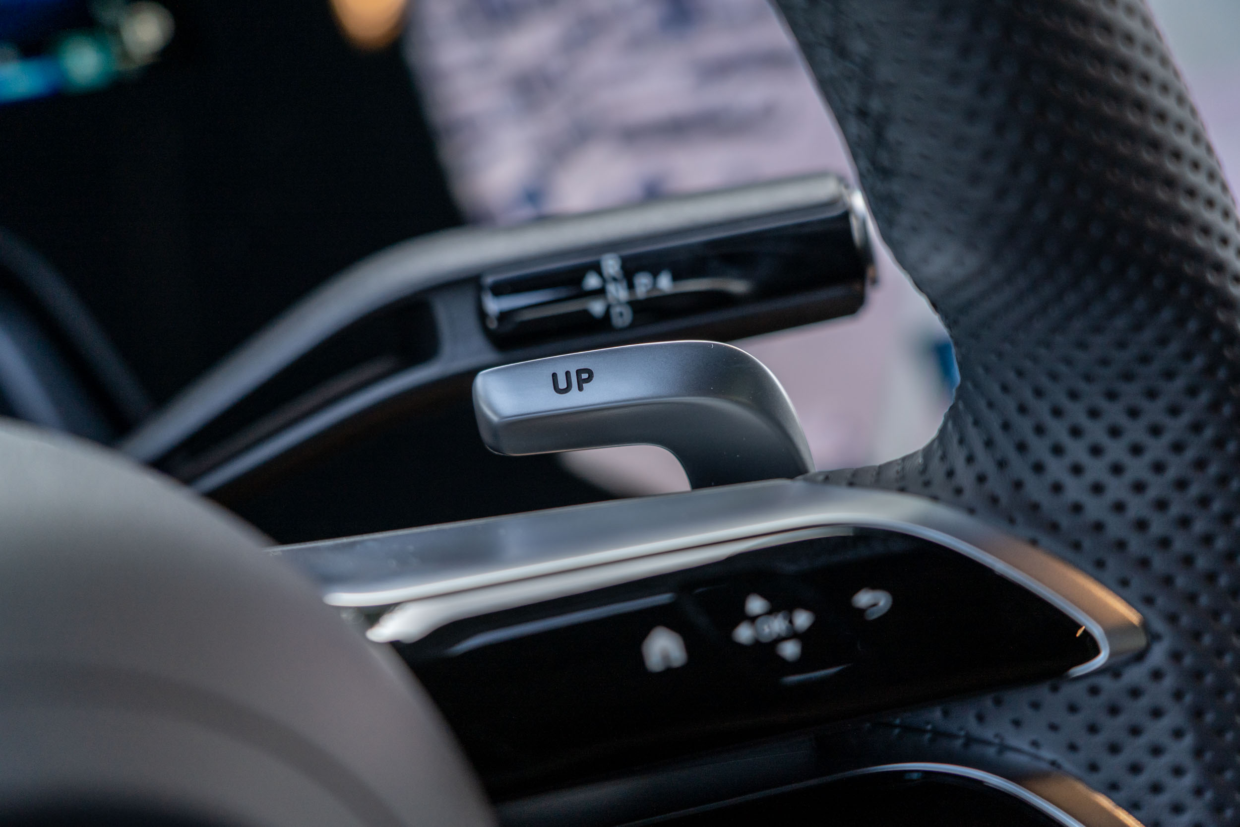 EQE 43 4MATIC 與時下主流電動車一樣,提供多段式煞車回充力道調整。