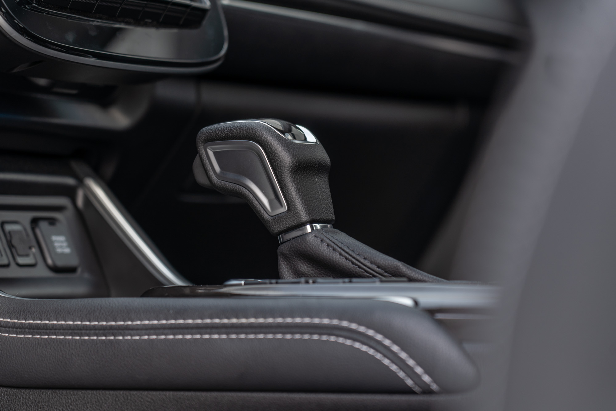 變速箱則為 AISIN 六速手自排機制。