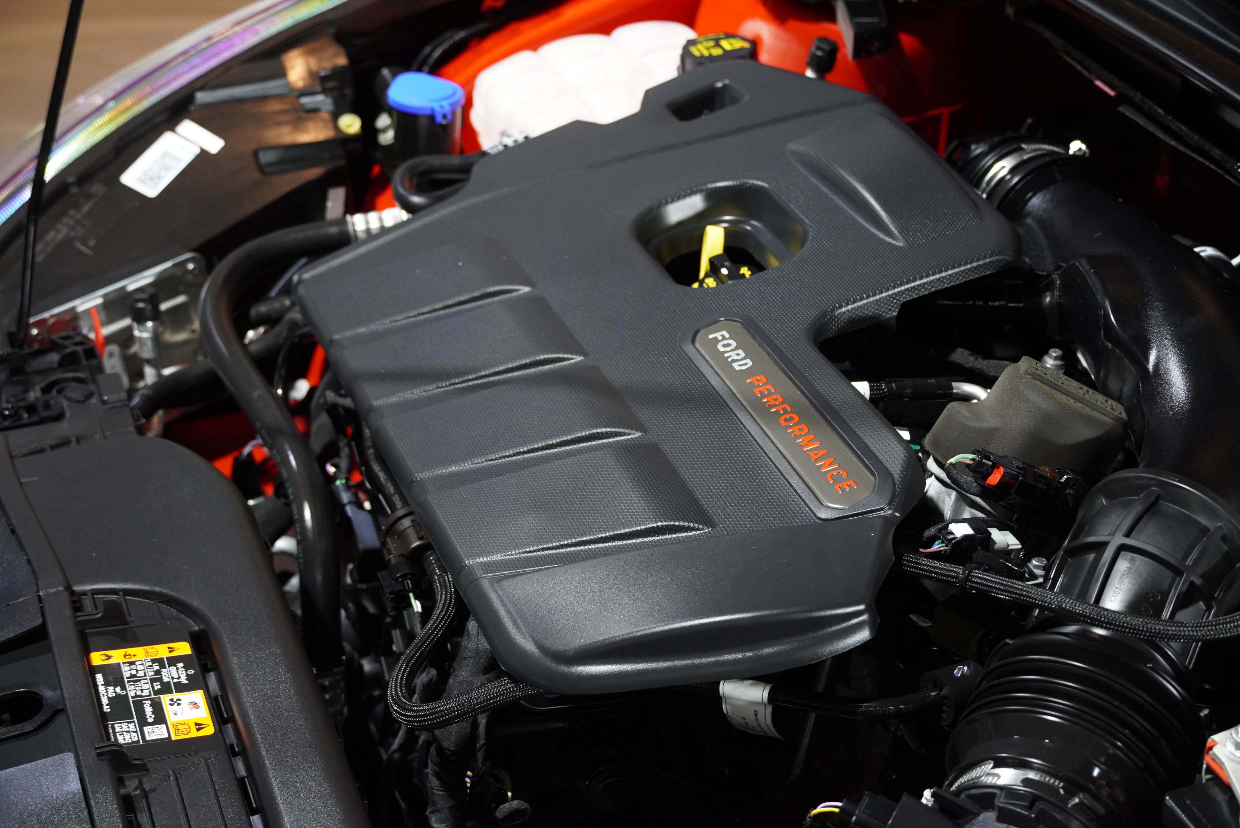 Ford Focus ST Wagon 搭載雙渦流渦輪增壓 2.3L EcoBoost®280 引擎，造就 0-100km/h 加速 6.1 秒的佳績，安全極速達 250Km/h。