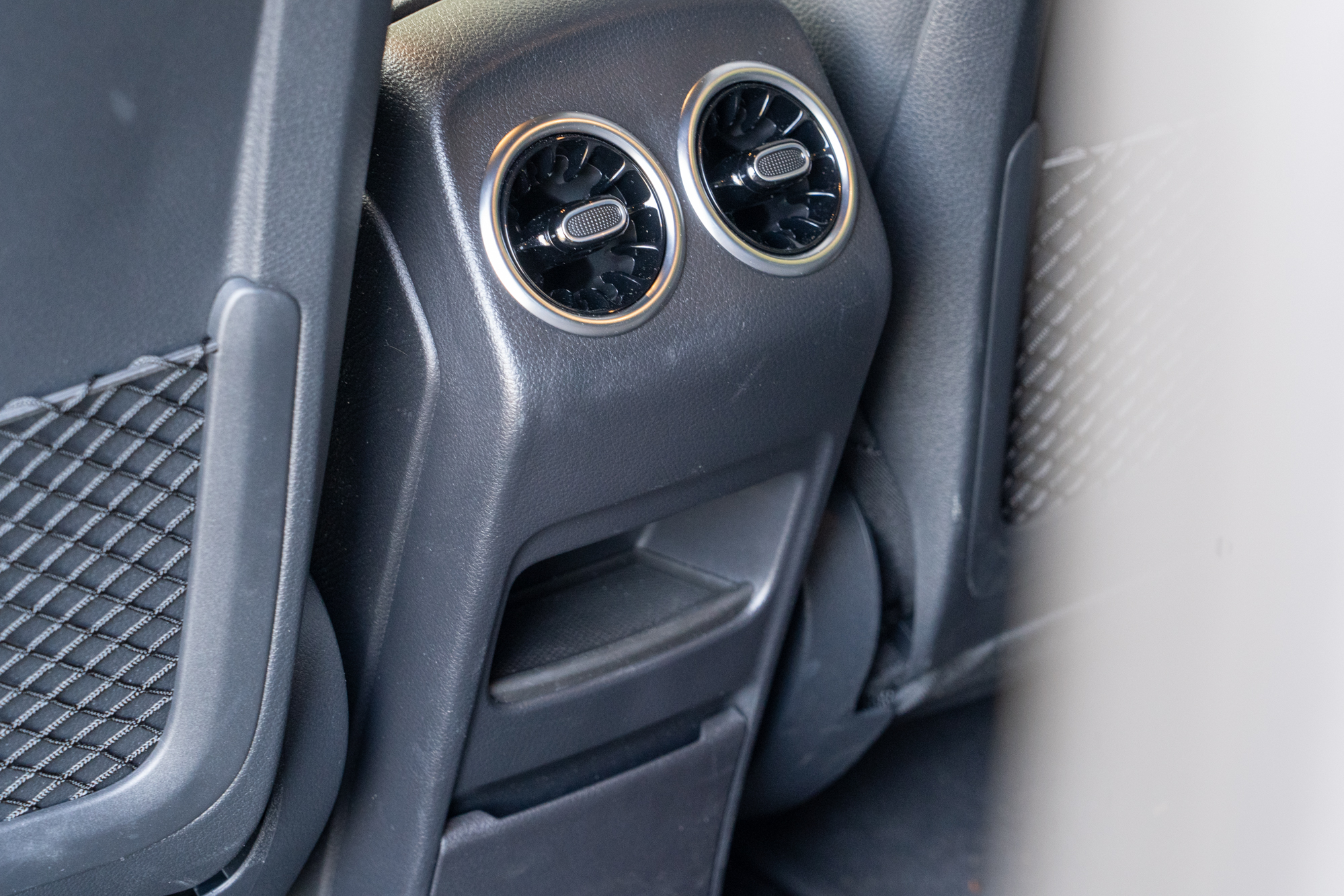 後座也具備出風口。