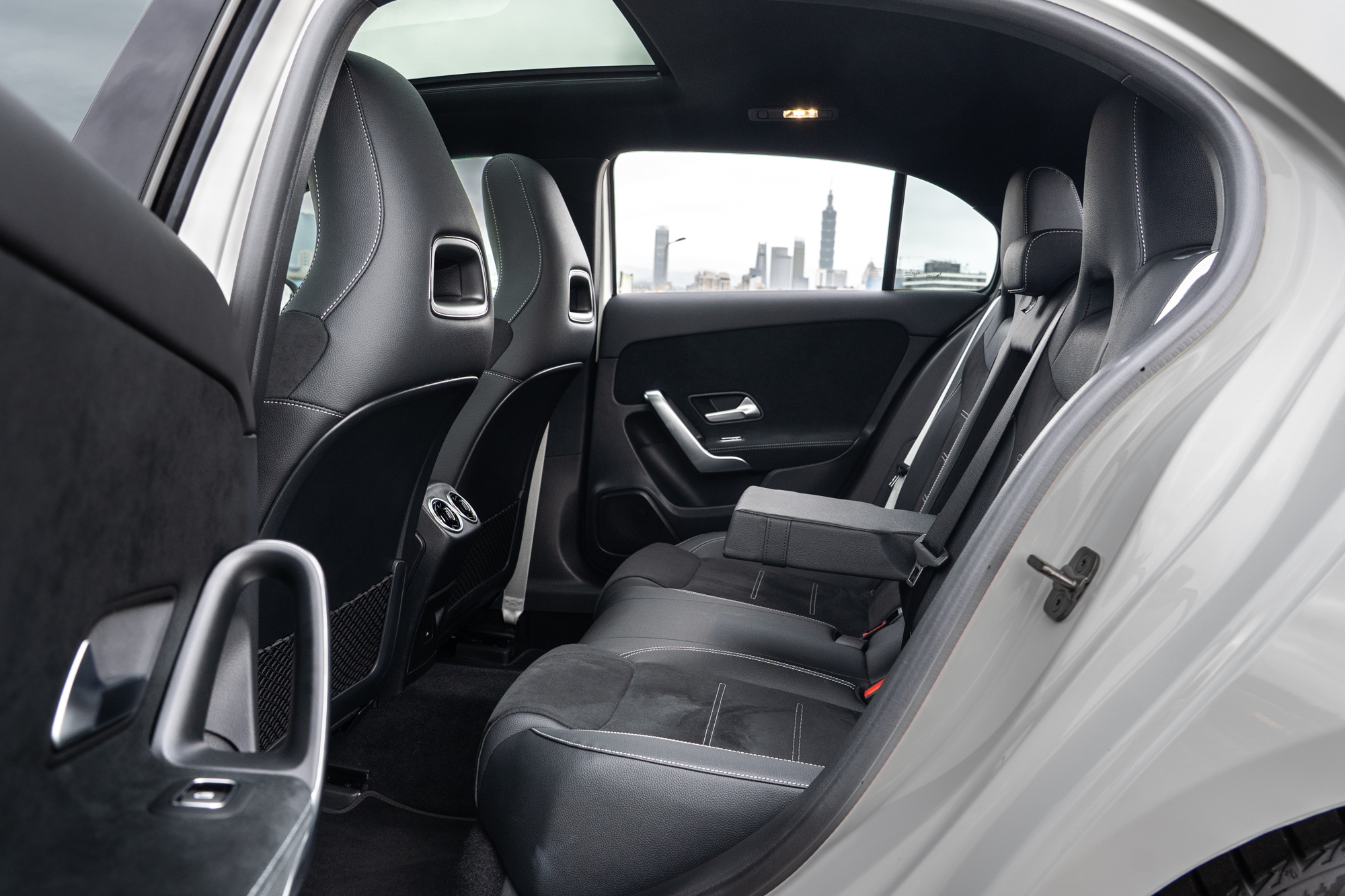 2729mm軸距長度於同級中名列前茅。