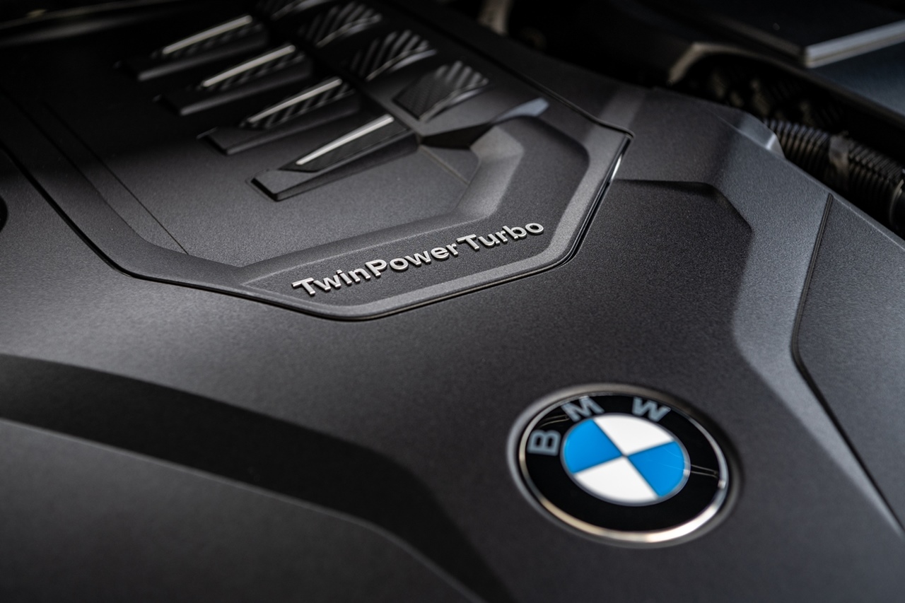 X3 xDrive30i Luxury、X4 xDrive30i M Sport白金領航版搭載 BMW TwinPower Turbo 直列 4 汽缸汽油引擎，擁有 252 匹最大馬力、350 牛頓米最大扭力。