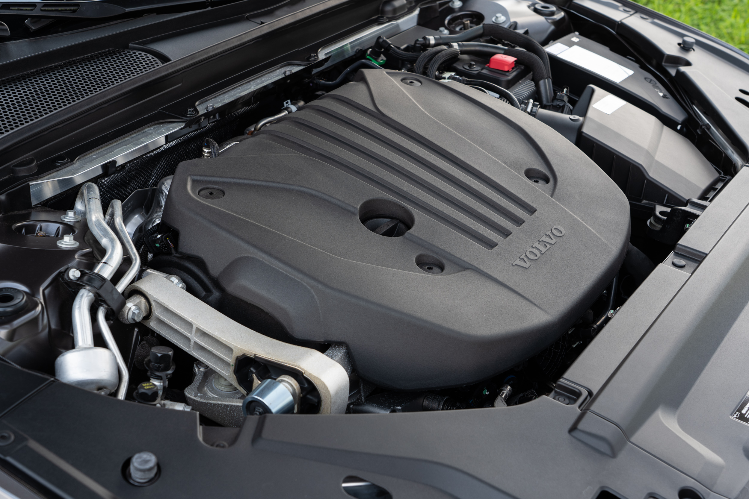 搭載第三代 Drive-E 動力系統, 具備 48V 輕油電科技,除了 197hp / 4800~5400rpm 最大馬力與 30.6kgm / 1500~4200rpm 最大扭力以外,另外可獲得輕油電系統額外提供的 14hp 馬力助益。