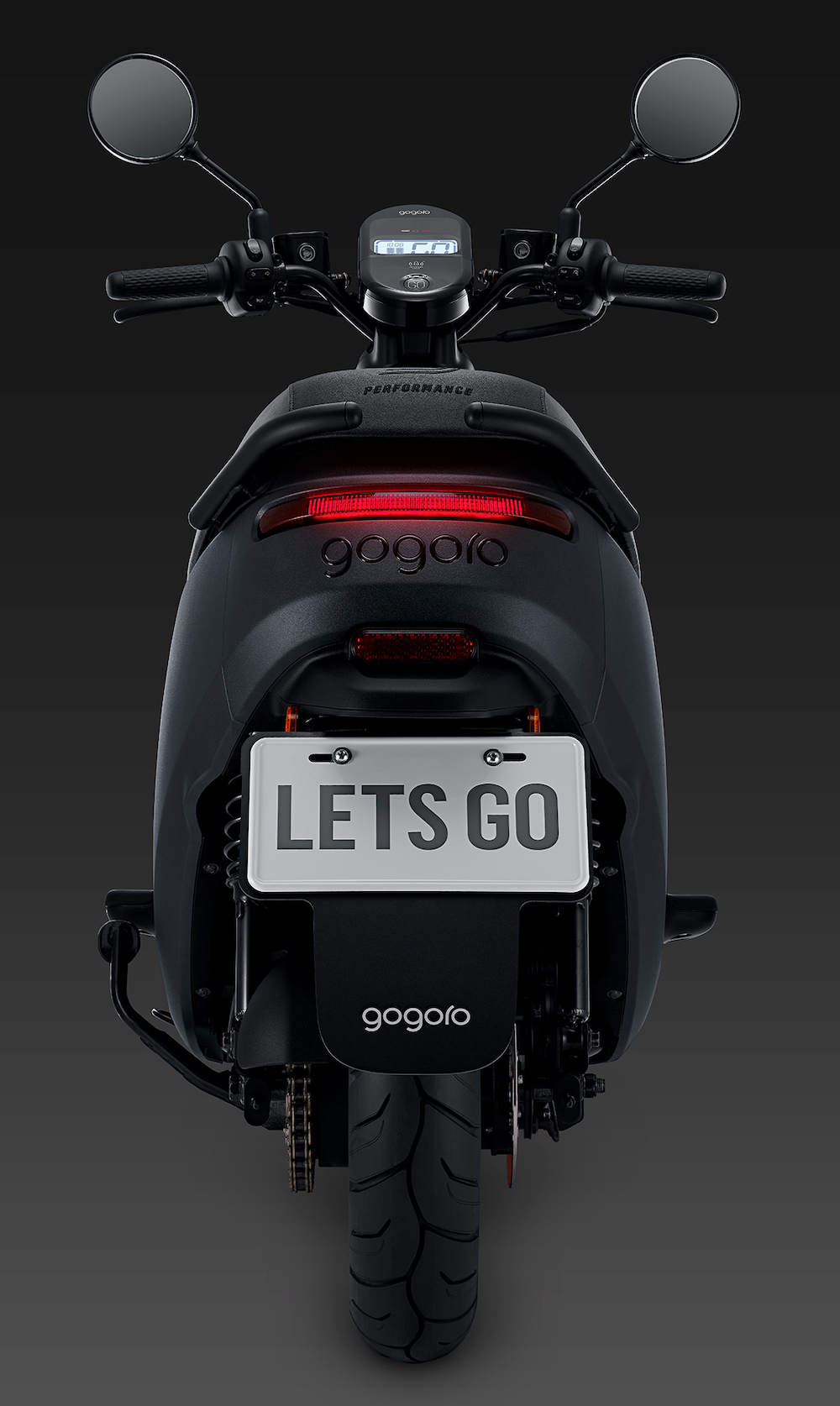 黑色鏡面 Gogoro 字樣和霧黑分離式極簡後扶把，方向燈和後煞車燈罩則採用煙燻黑色。