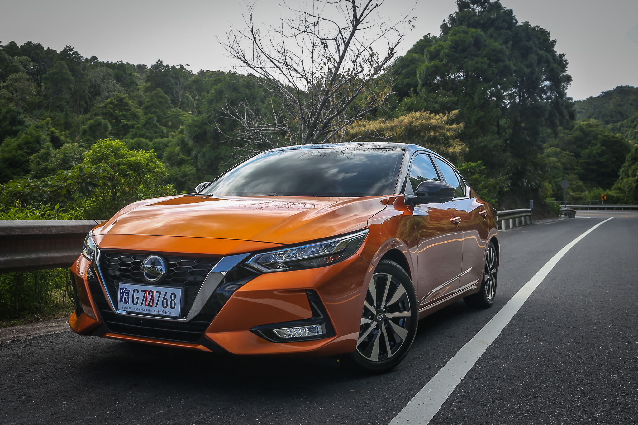 Nissan Sentra 共有三個規格,正式售價分別為旗艦版 73.9 萬元、尊爵版 79.9 萬元和尊爵智駕版 83.5 萬元。