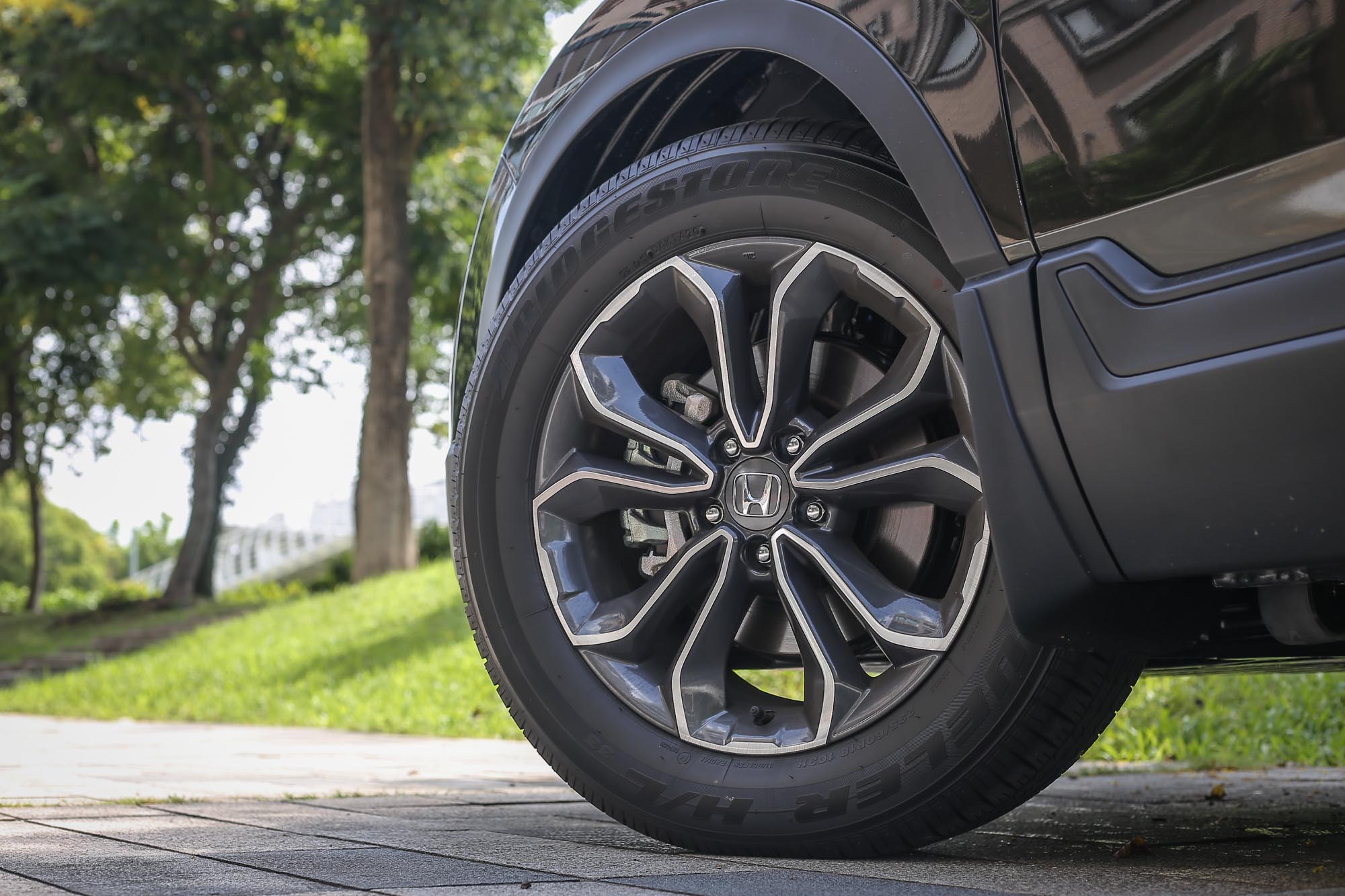 小改款 CR-V 皆配備 18 吋輪圈規格，並換上全新造型。