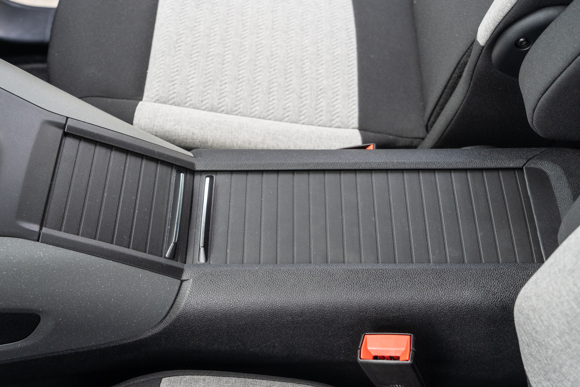 拉簾設計相當就手。