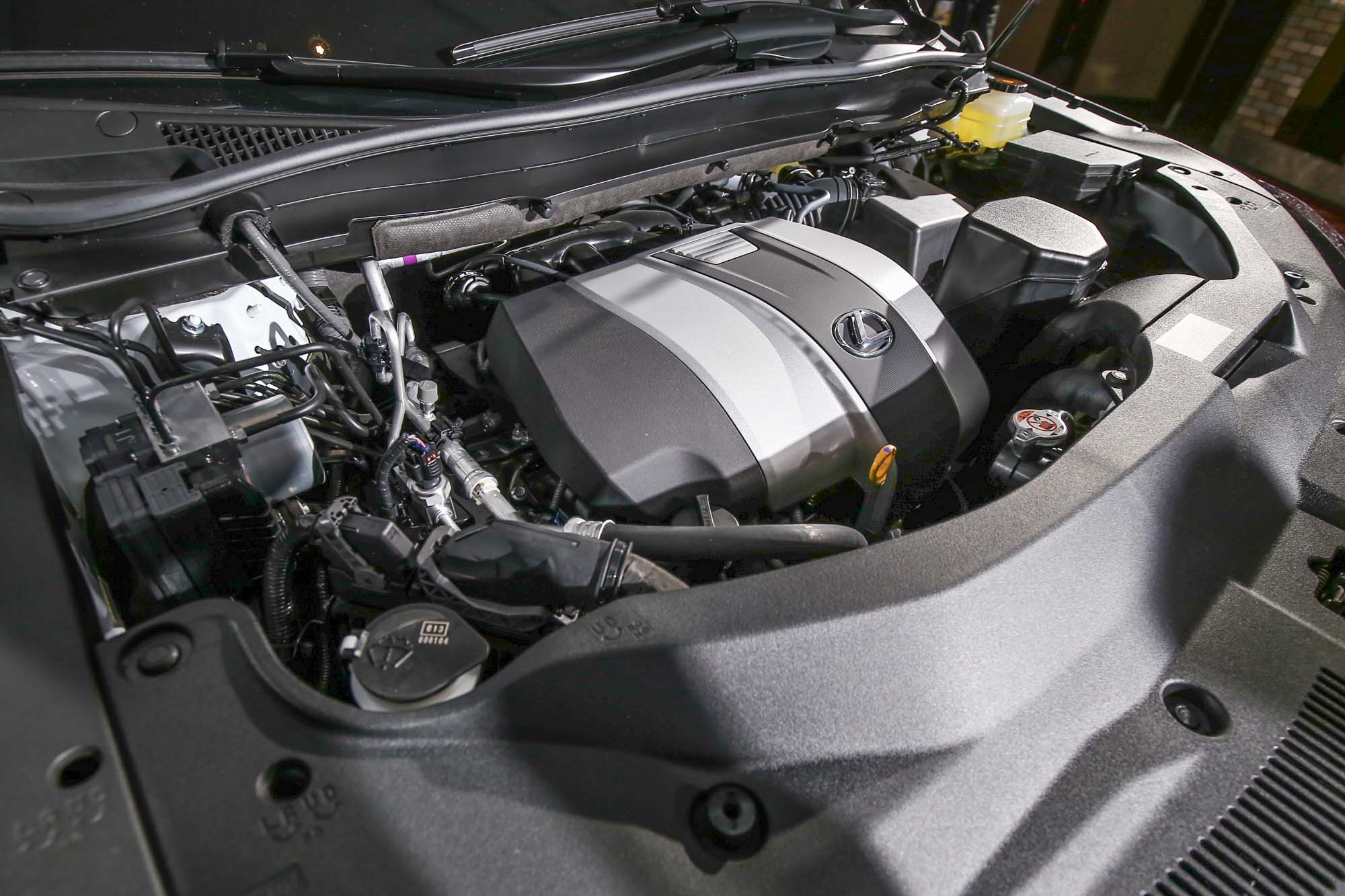 RX 350 與 RX 350L 雖然都搭載 3.0 升 V6 引擎，但動力輸出數字有所差異