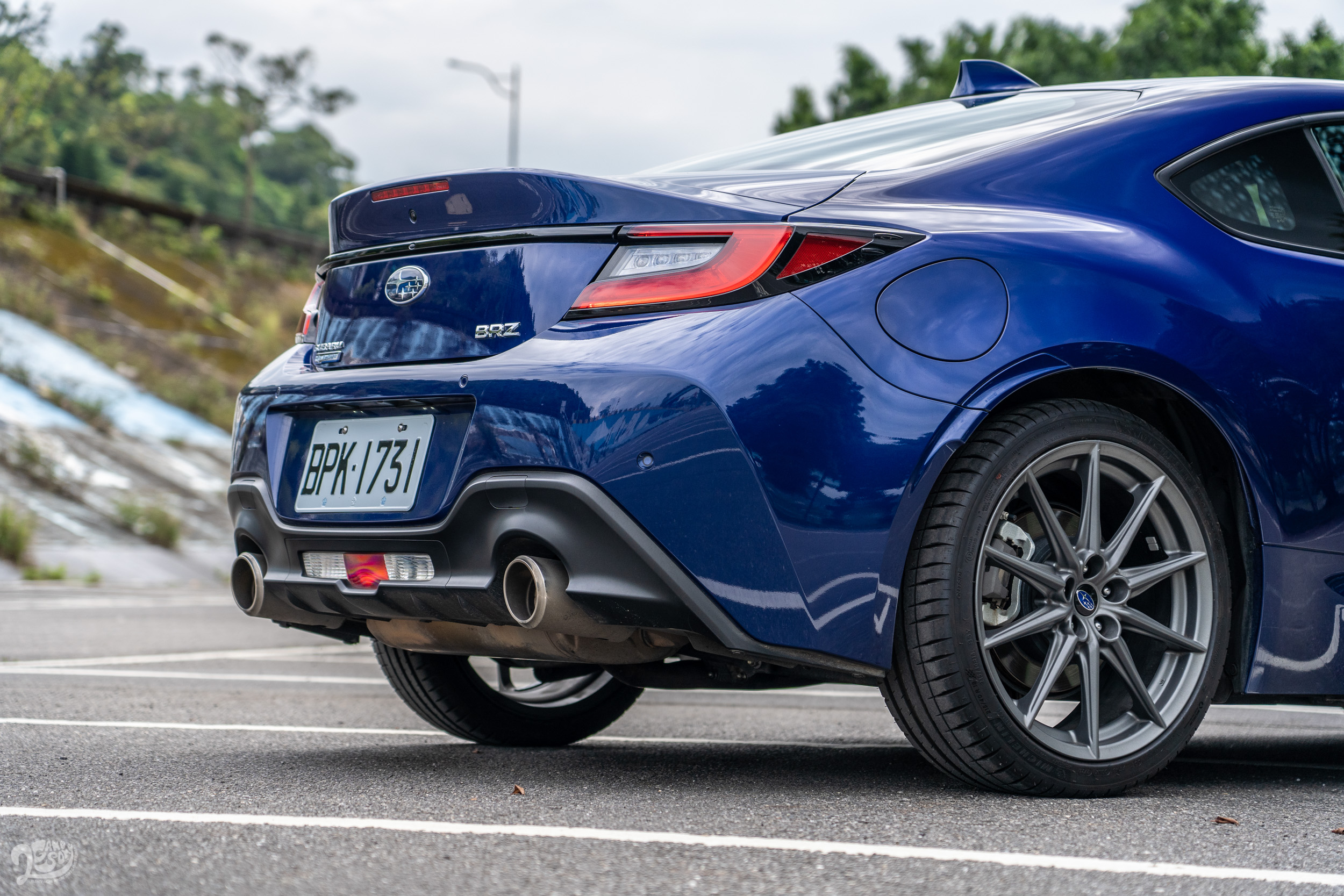 車尾堆疊層次分明,不再像上一世代一般無法互相融入,視覺觀感舒適許多。