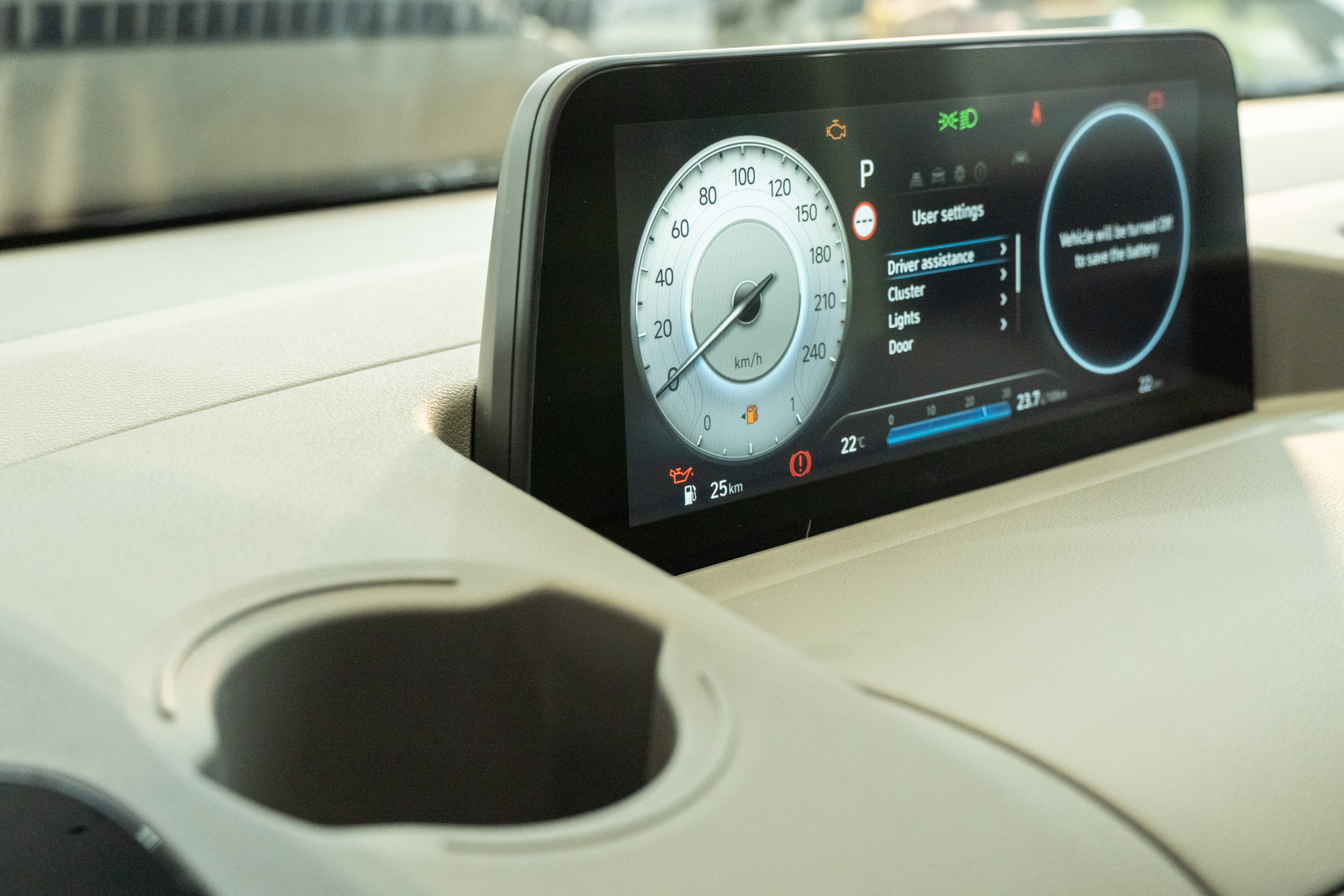 GLD-B 等級以上車型皆採用 10.25 吋數位儀表。