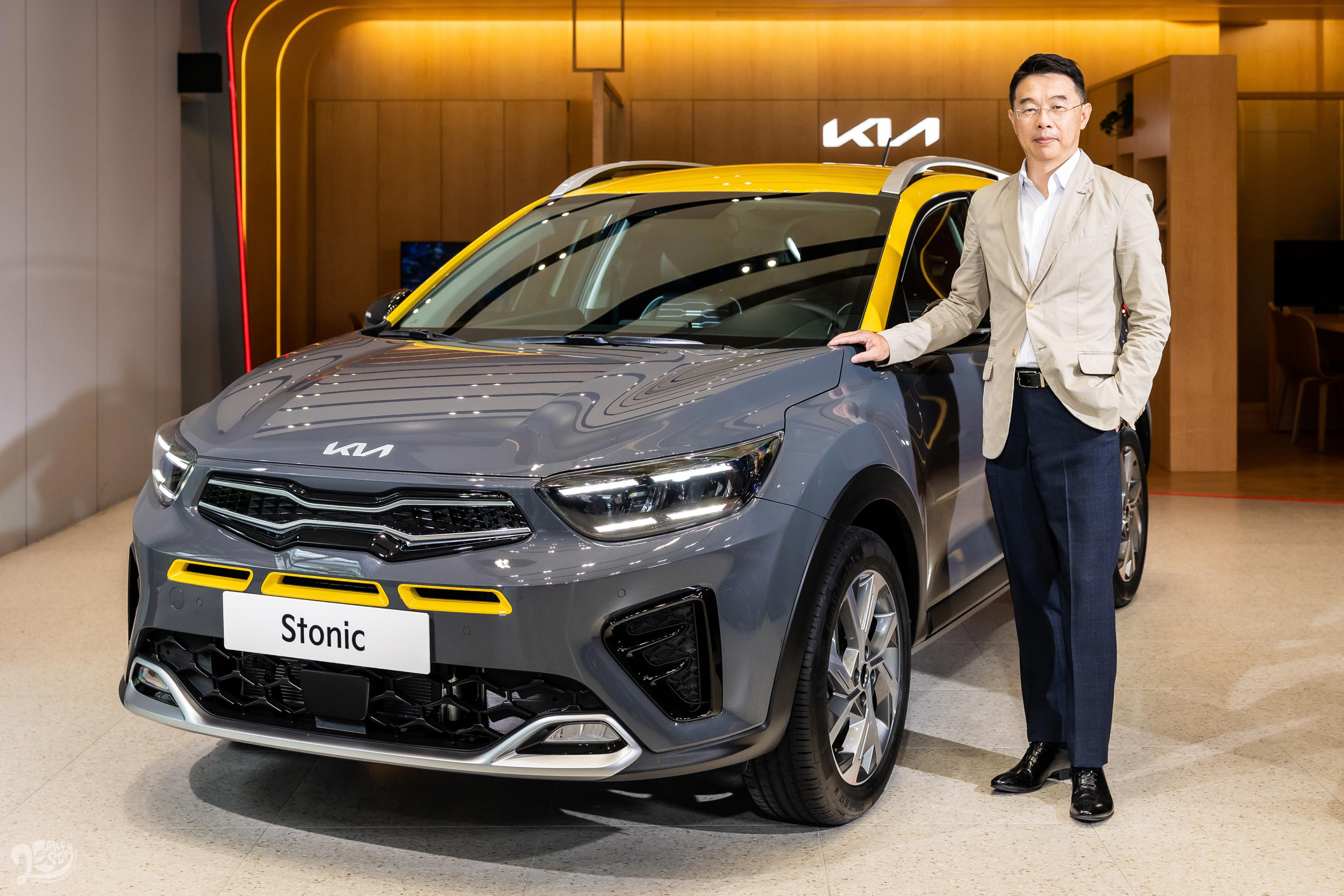 Kia 總代理台灣森那美起亞總裁李昌益宣布 Stonic 1.0T 智慧油電 GT-line 建議售價 88.9 萬正式上市。