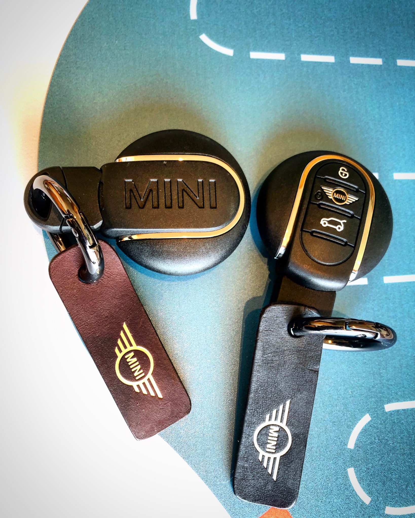 MINI 車主於礁溪老爺酒店官網活動專頁訂房並憑 MINI 車鑰匙入住，即享免 10% 服務費優惠，與專屬入住禮－MINI 模型車(每房乙台)。