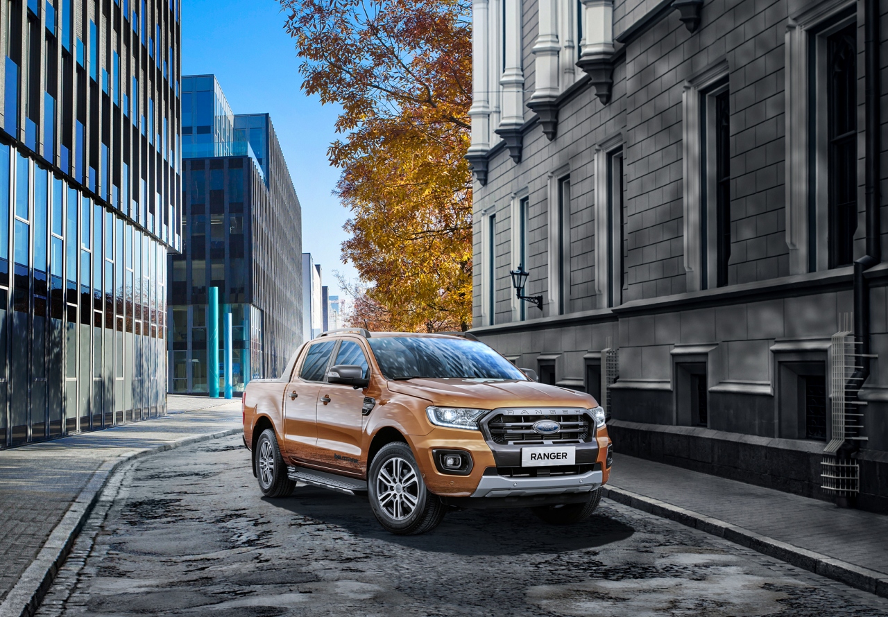 全新 Ford Ranger 運動型安全智慧科技再進化，搭載全新 360°環景影像行車輔助系統，升級配備不加價，舊換新優惠價 144.8 萬。