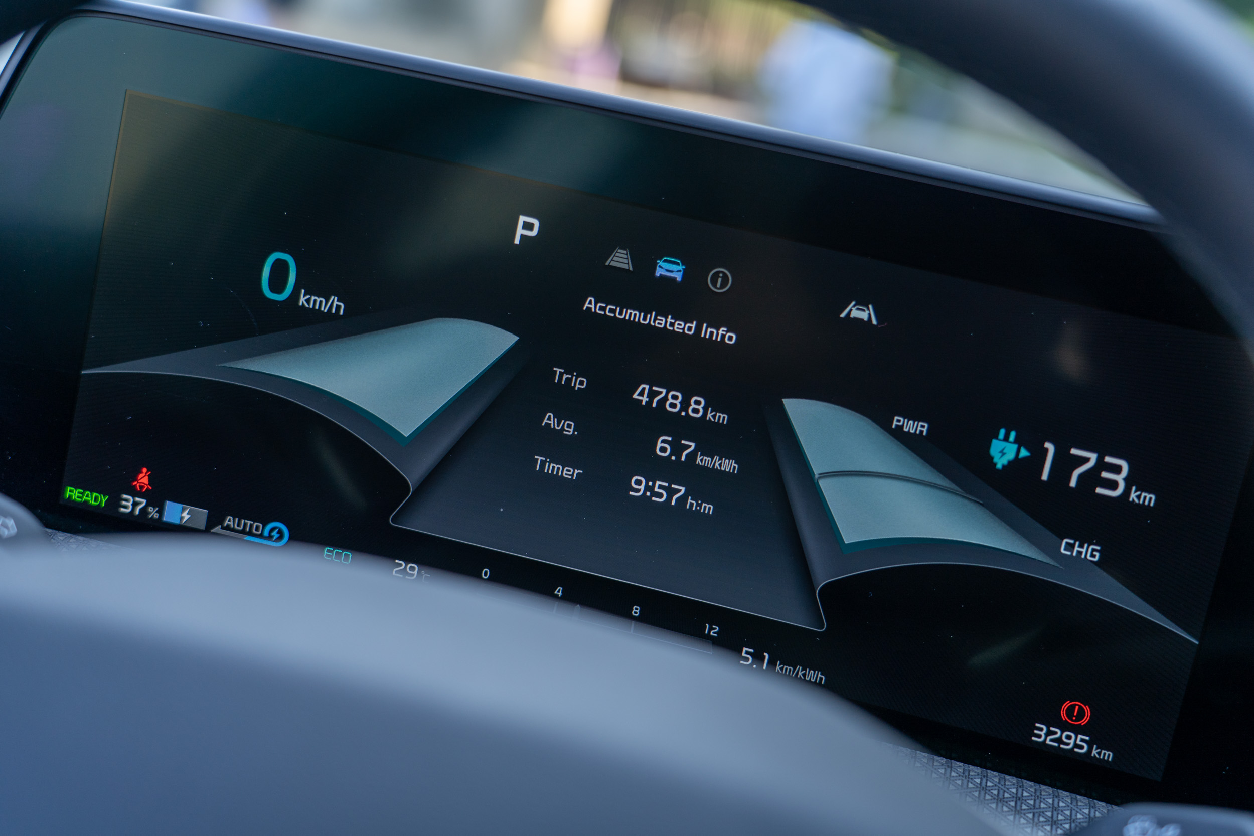 以全程趕路的方式駕駛電動車,電耗結果也如預期般沒有太突出的表現。