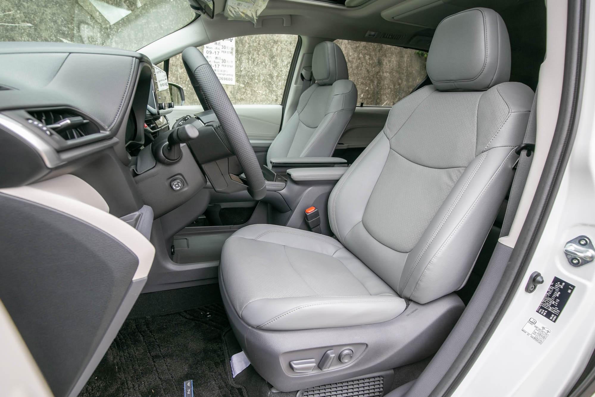 雙電動調整前座具備電熱與通風功能。