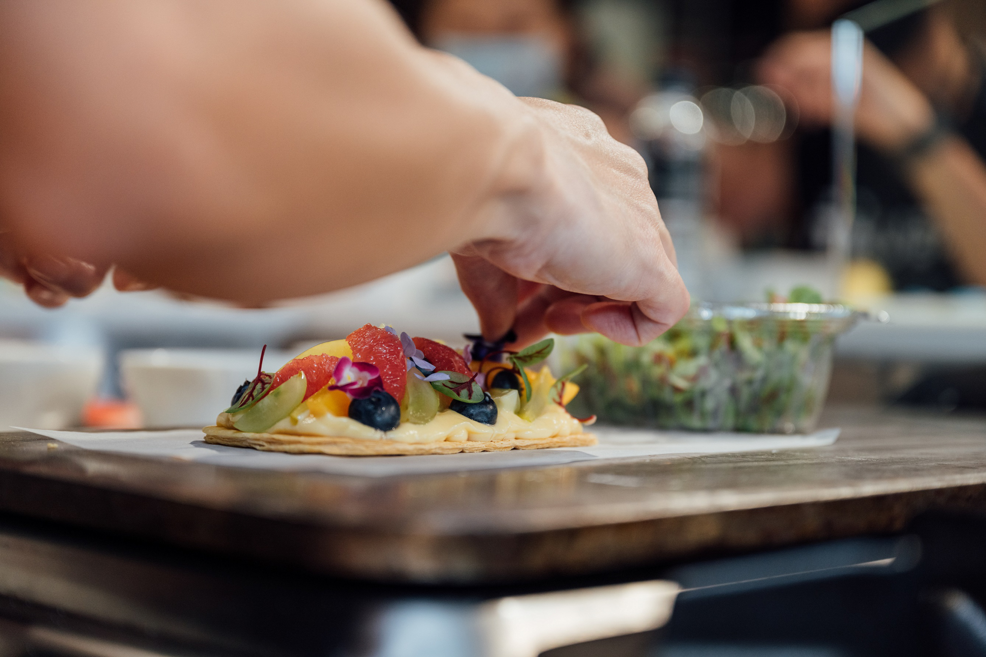 林泉主廚示範製作甜點-法式水果塔。