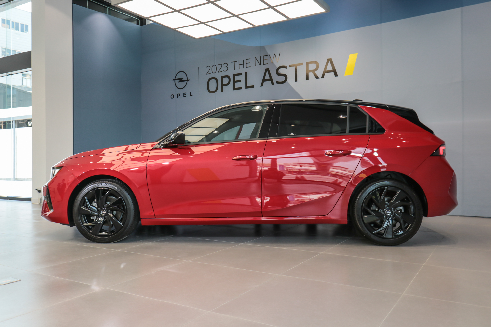 GS Line 潮流版車型中,則會額外增加 GS 專屬個性後動風格套件。