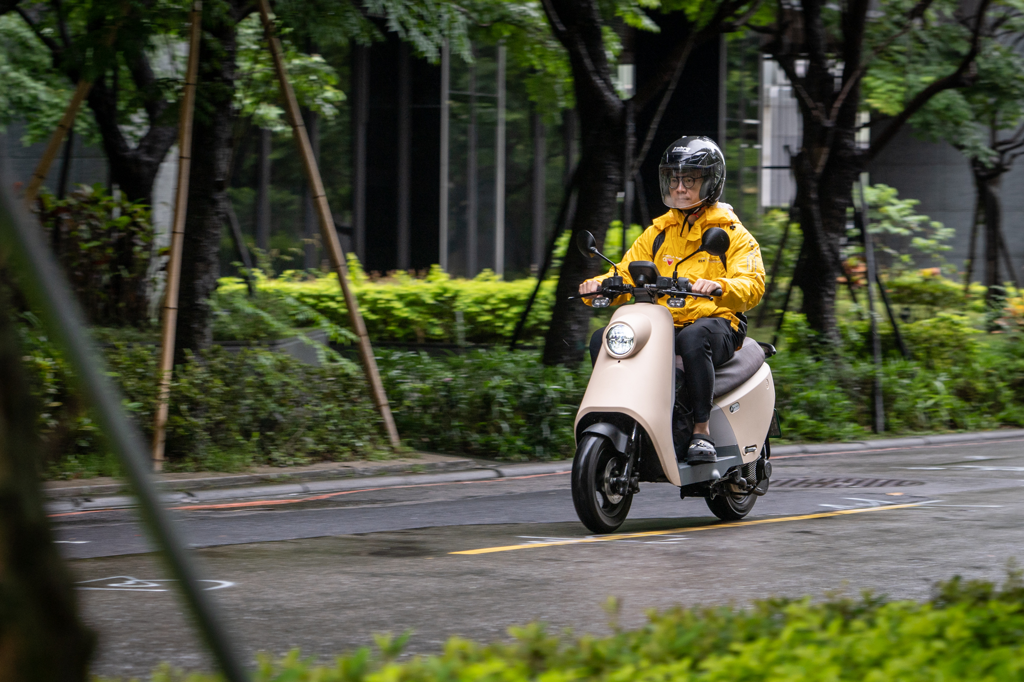 騎乘面的感受,確實就如同 VIVA 般的表現,速限內的加速表現相當輕快。