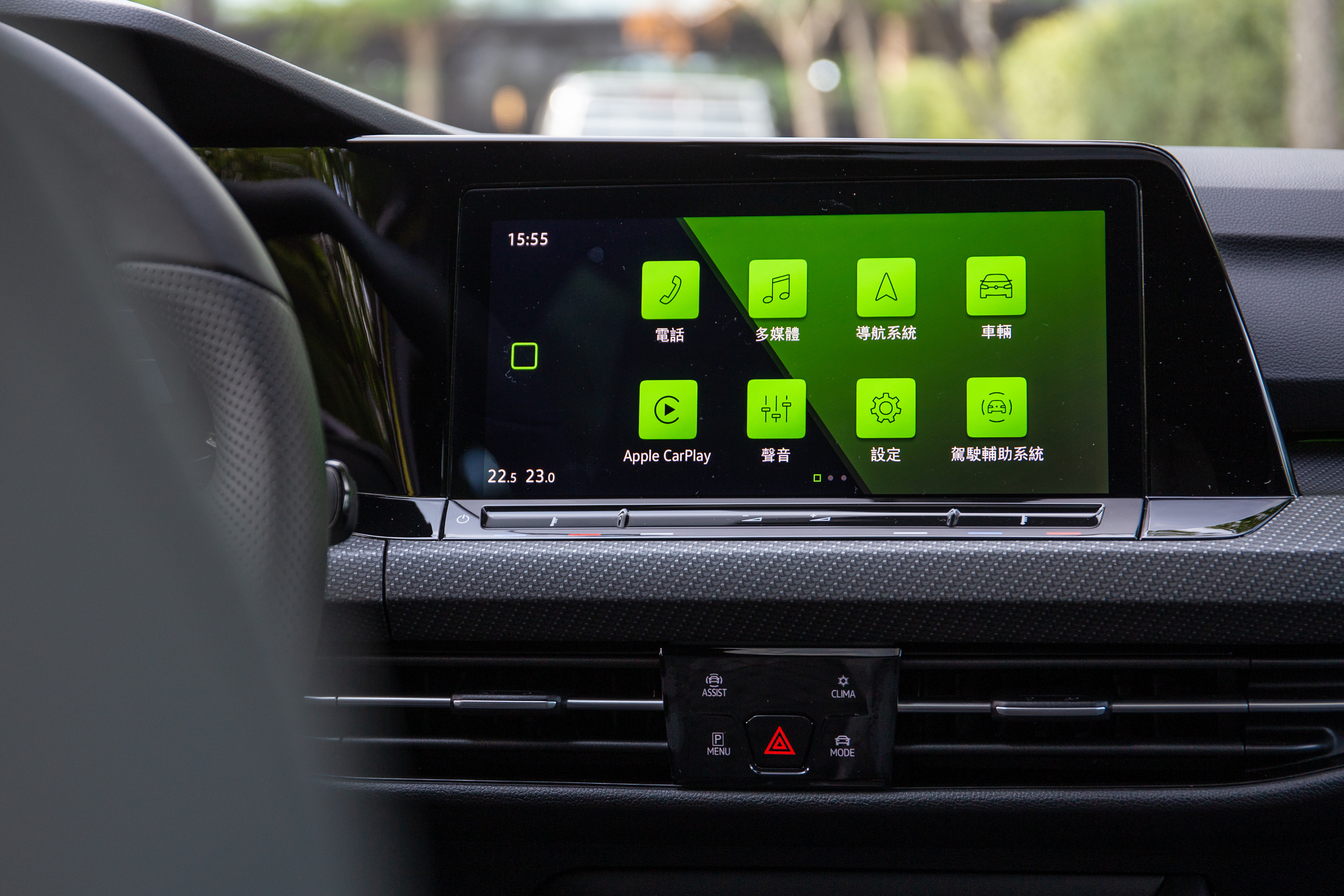 280 車型的中控台都配備 Discover Pro 10 吋多媒體觸控鏡面主機。