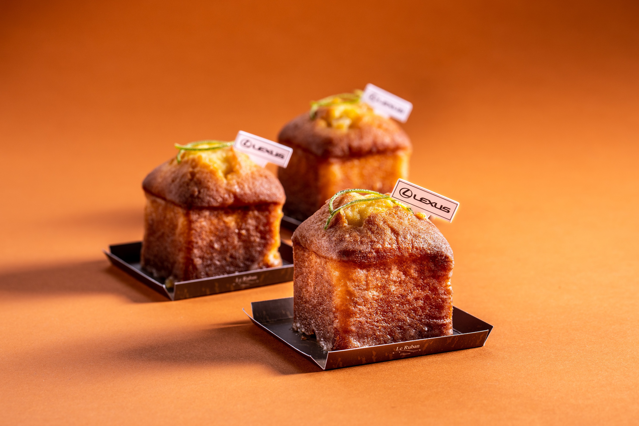 「Lexus 檸檬蛋糕」以經典檸檬糖霜和溫潤磅蛋糕酸甜平衡。