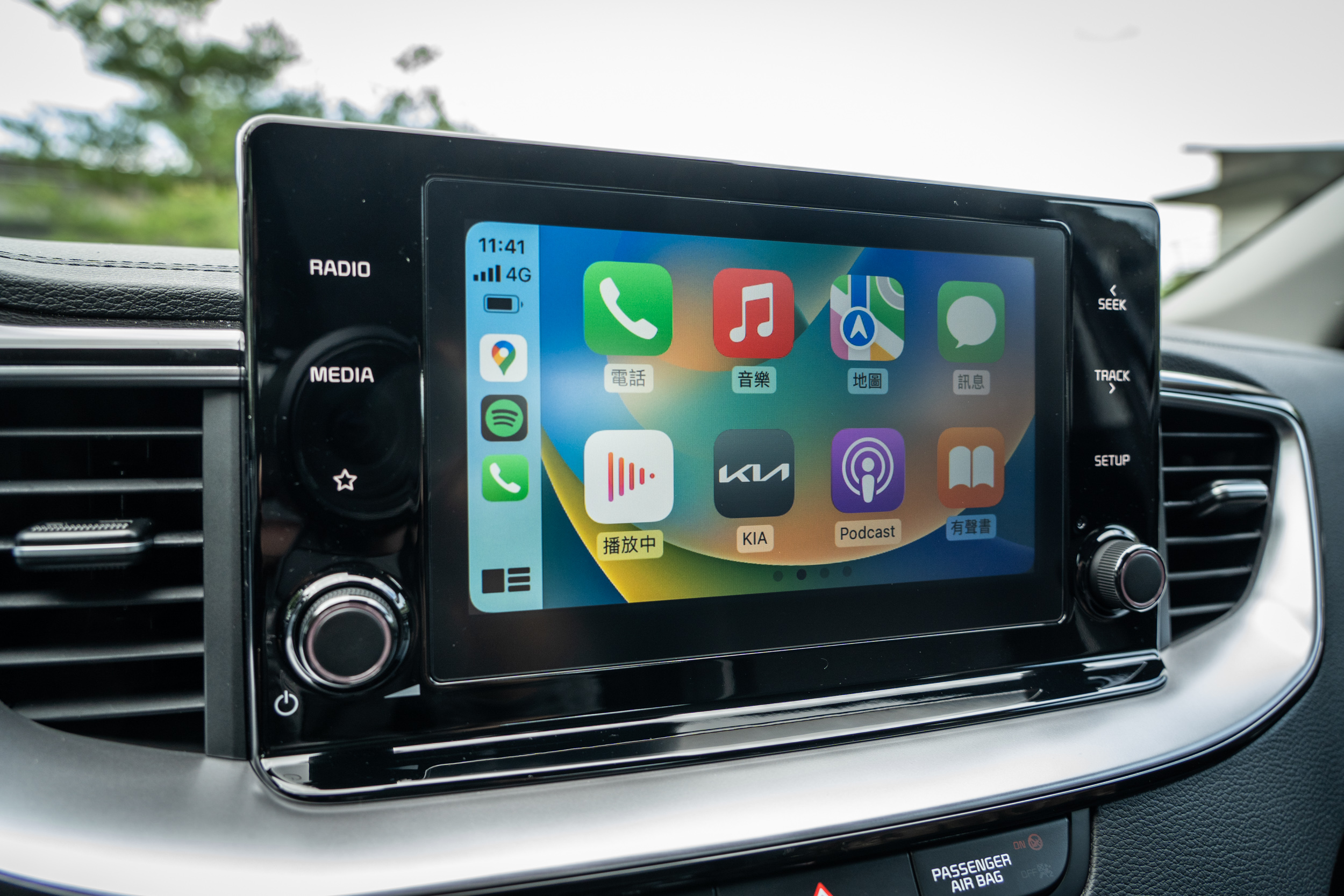 無線 Apple Carplay 與 Android Auto 手機整合功能為標配。