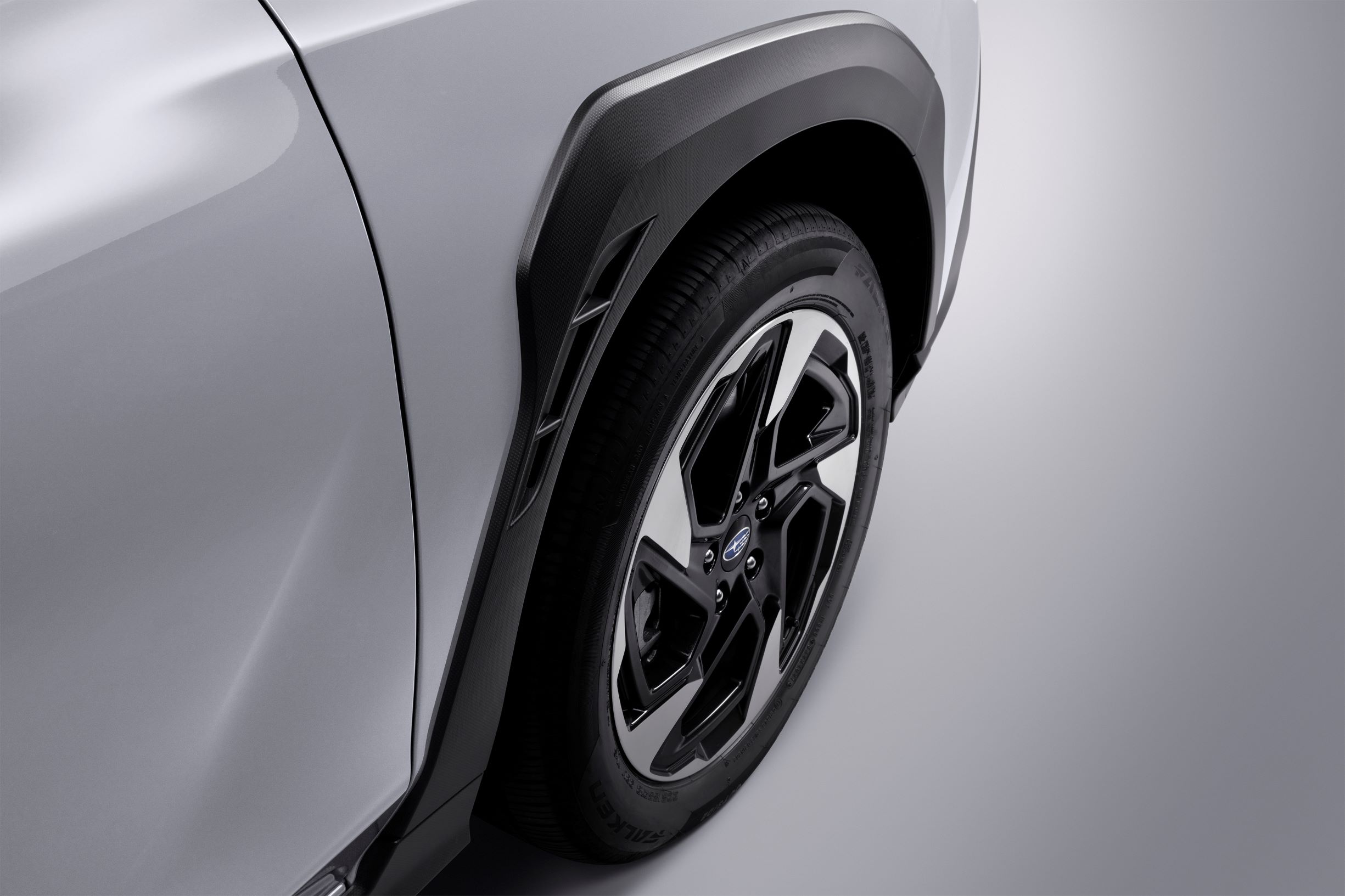 前輪弧導流保護飾板。