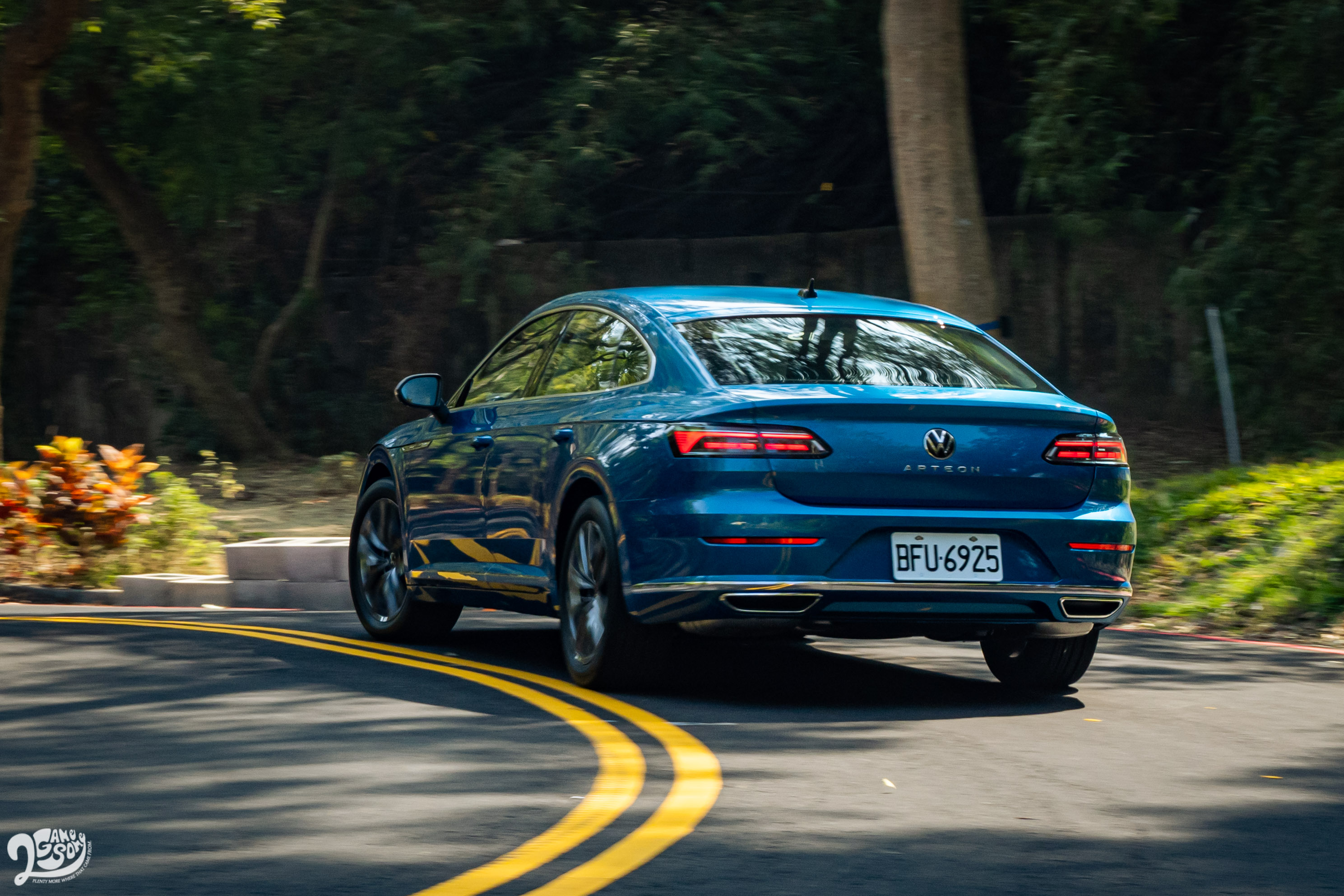 前麥花臣後多連桿的動態身手表現中規中矩,後軸跟進迅速,但不到活潑的程度。