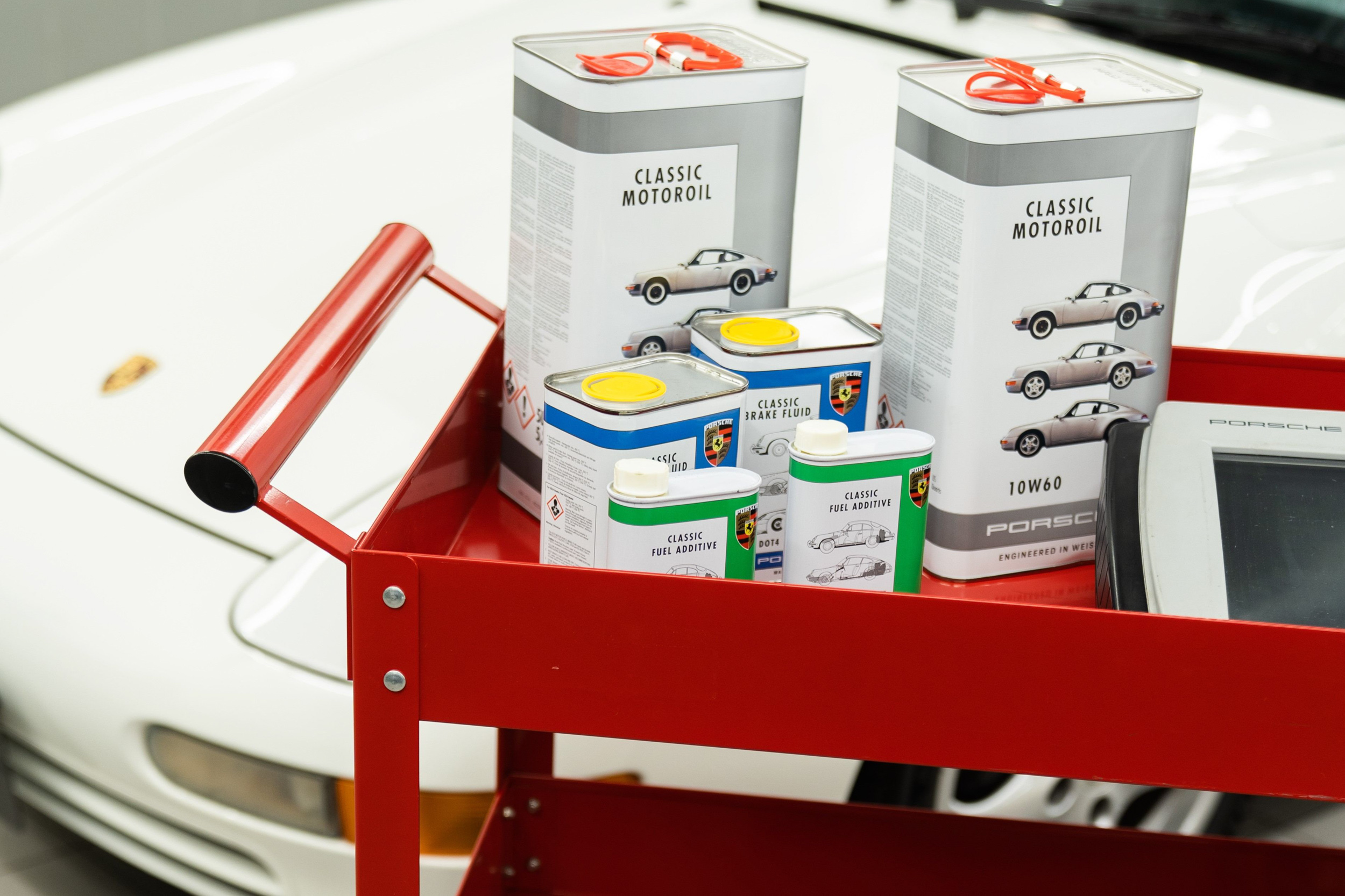 具備經典車專屬維修區,包含原廠專門培訓之技師、維修資訊庫、特殊漆料與專用維修設備。