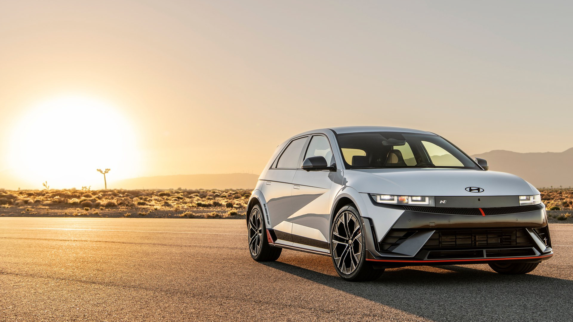 Hyundai 推業界首創 EV V2V 快充救援，守護九天連假出行無憂！