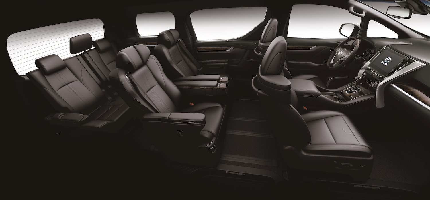 全新 Alphard 標配「Toyota Safety Sense 2.0智動駕駛輔助系統」，透過毫米波雷達及智能攝影機進行全方位的感應偵測，主、被動安全配備高達 34 項。