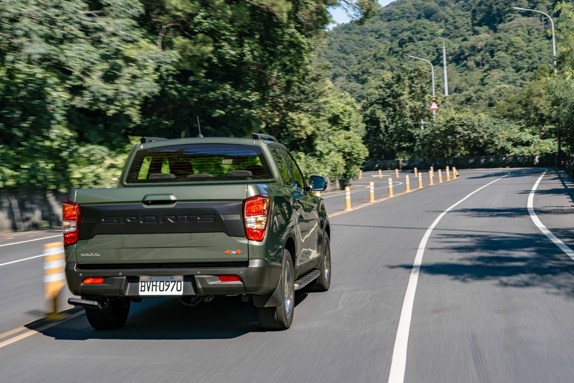尾廂門防刮飾板為選配。