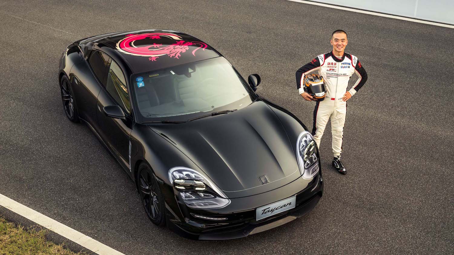 Porsche 首款純電跑車 Taycan 現身上海！