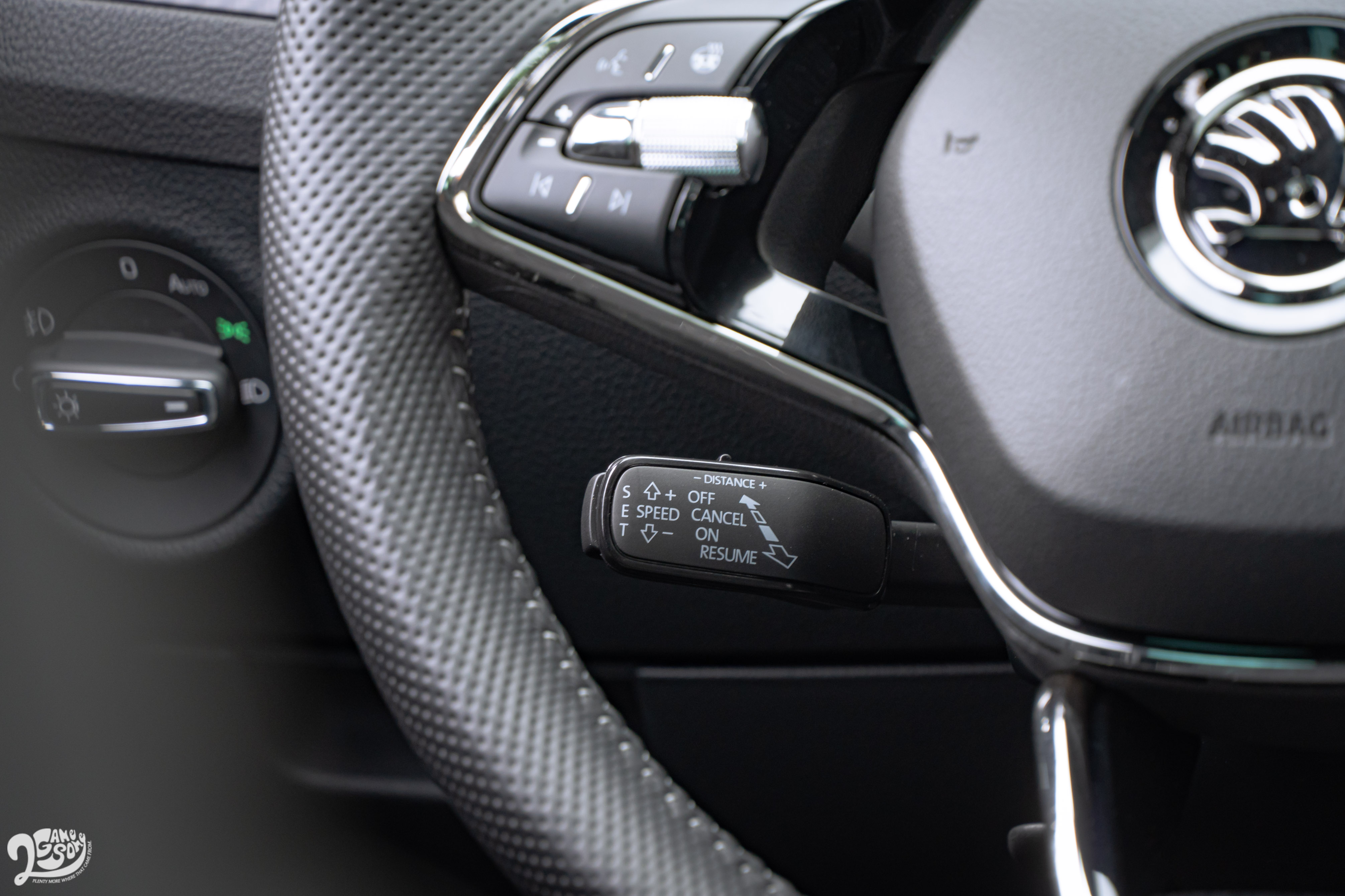 包含 ACC、車道偏離警示、含緊急輔助煞車的 Front Assist 前方輔助、盲點警示、後方來車警示等系統全面標配,Sportline 以上還有倒車顯影系統。