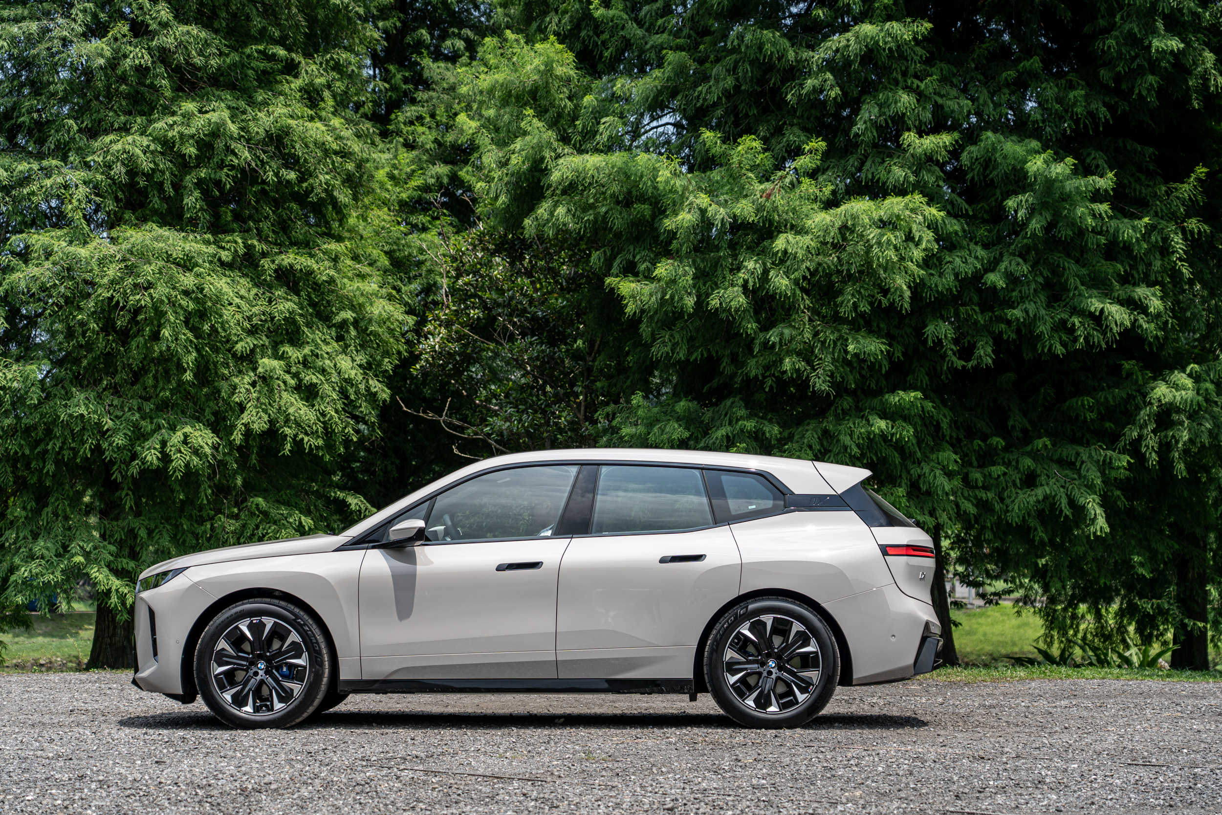 本次試駕的車型為處於中階的主力車型:xDrive45 M Sport。