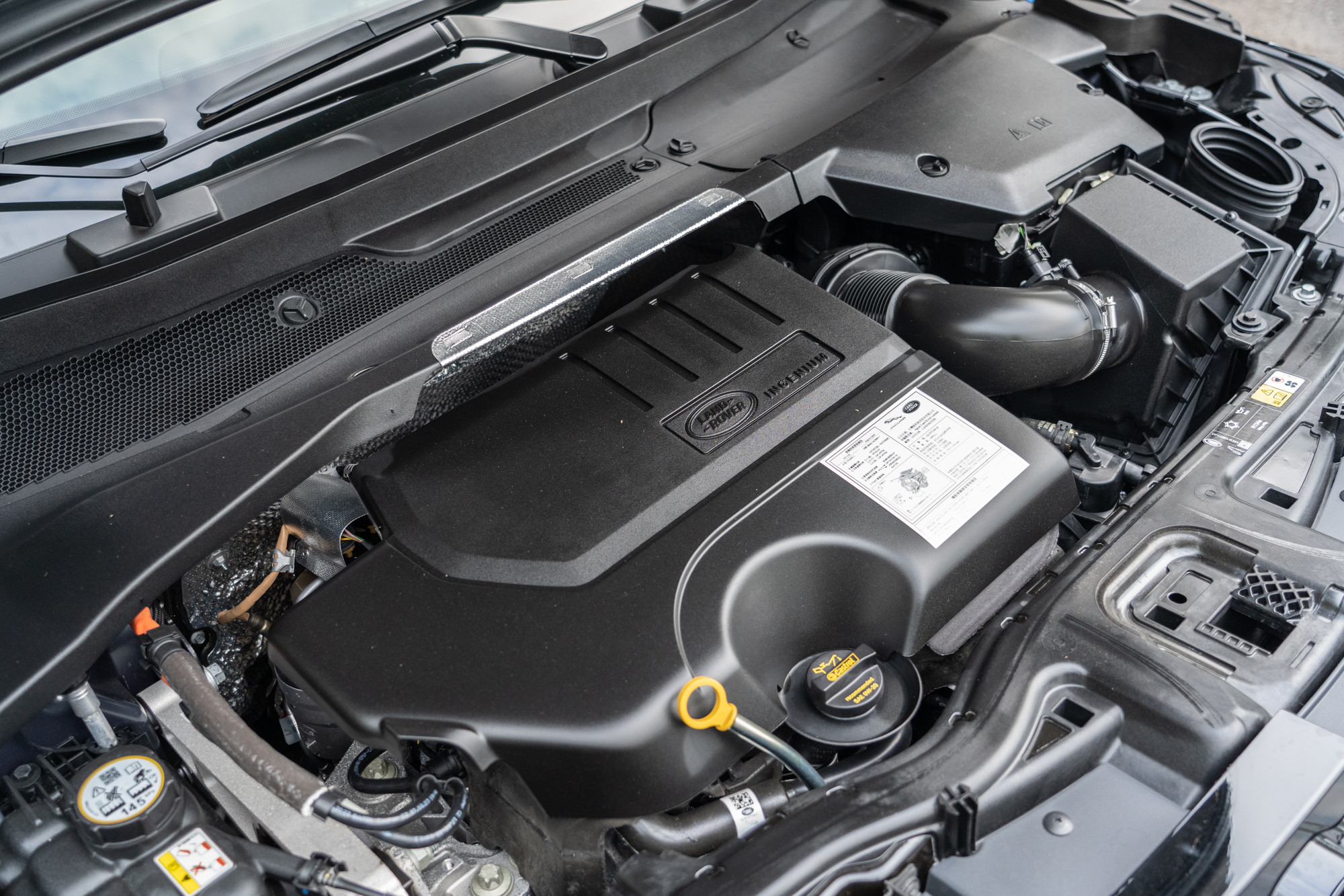 試駕車型P250 Dynamic SE搭載2.0升渦輪增壓直列四缸汽油引擎，透過48V輕油電系統的加持，動能輸出可達249ps/365Nm。