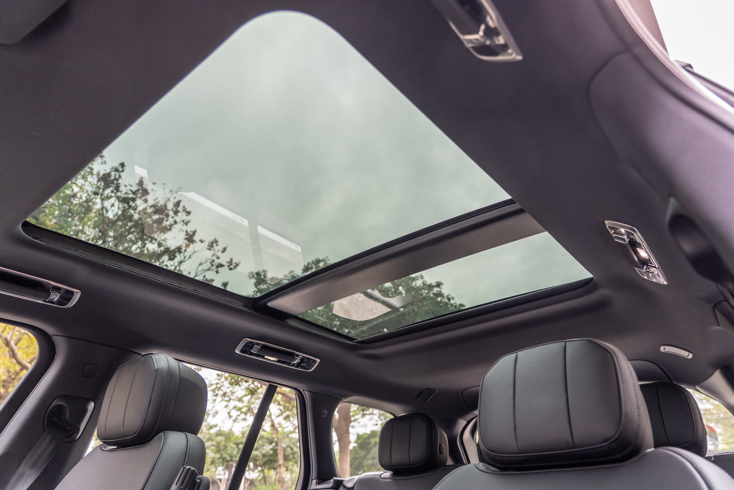 全景天窗也為標配項目。