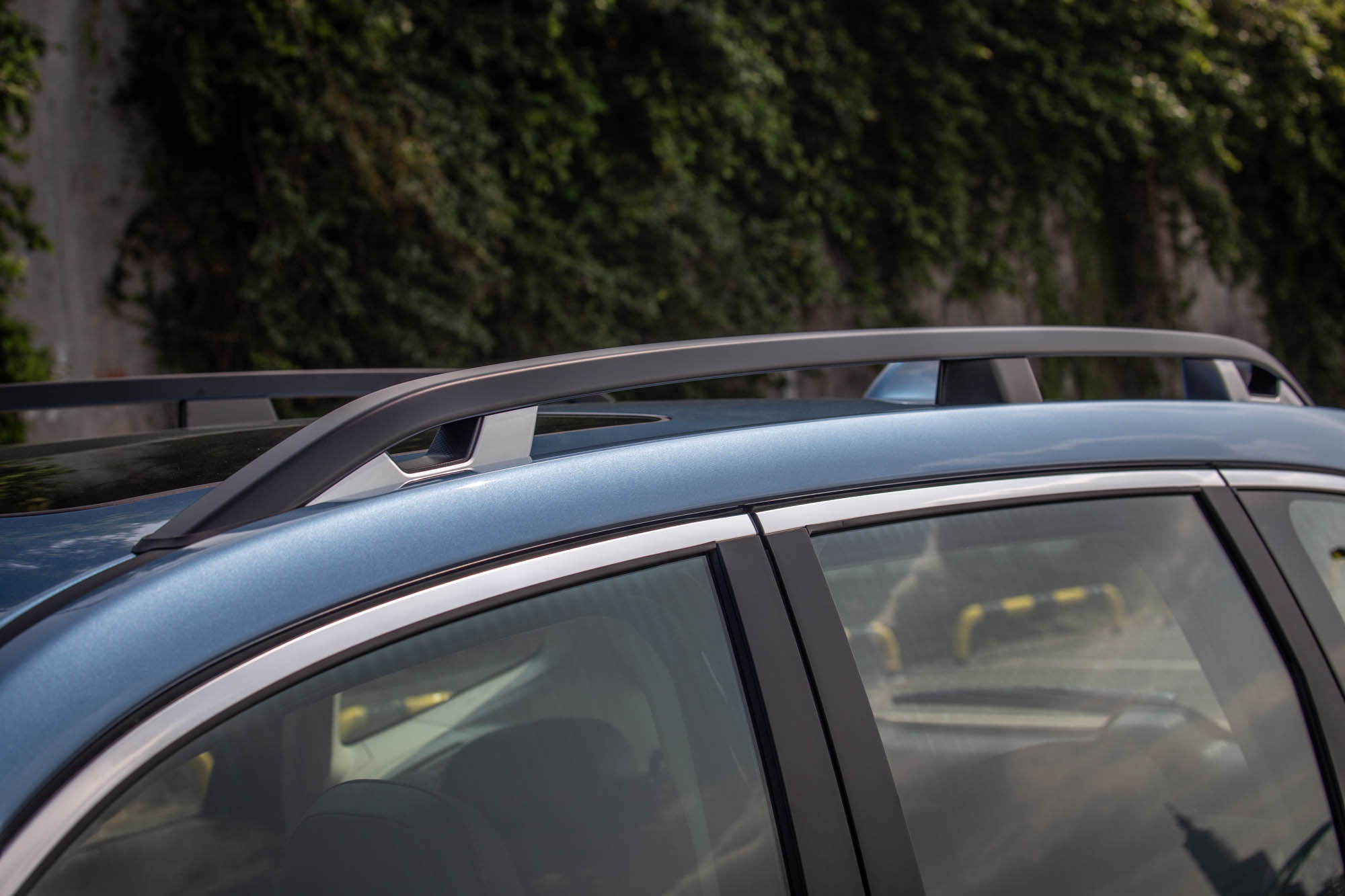 標配車頂架,增添用車多元性。