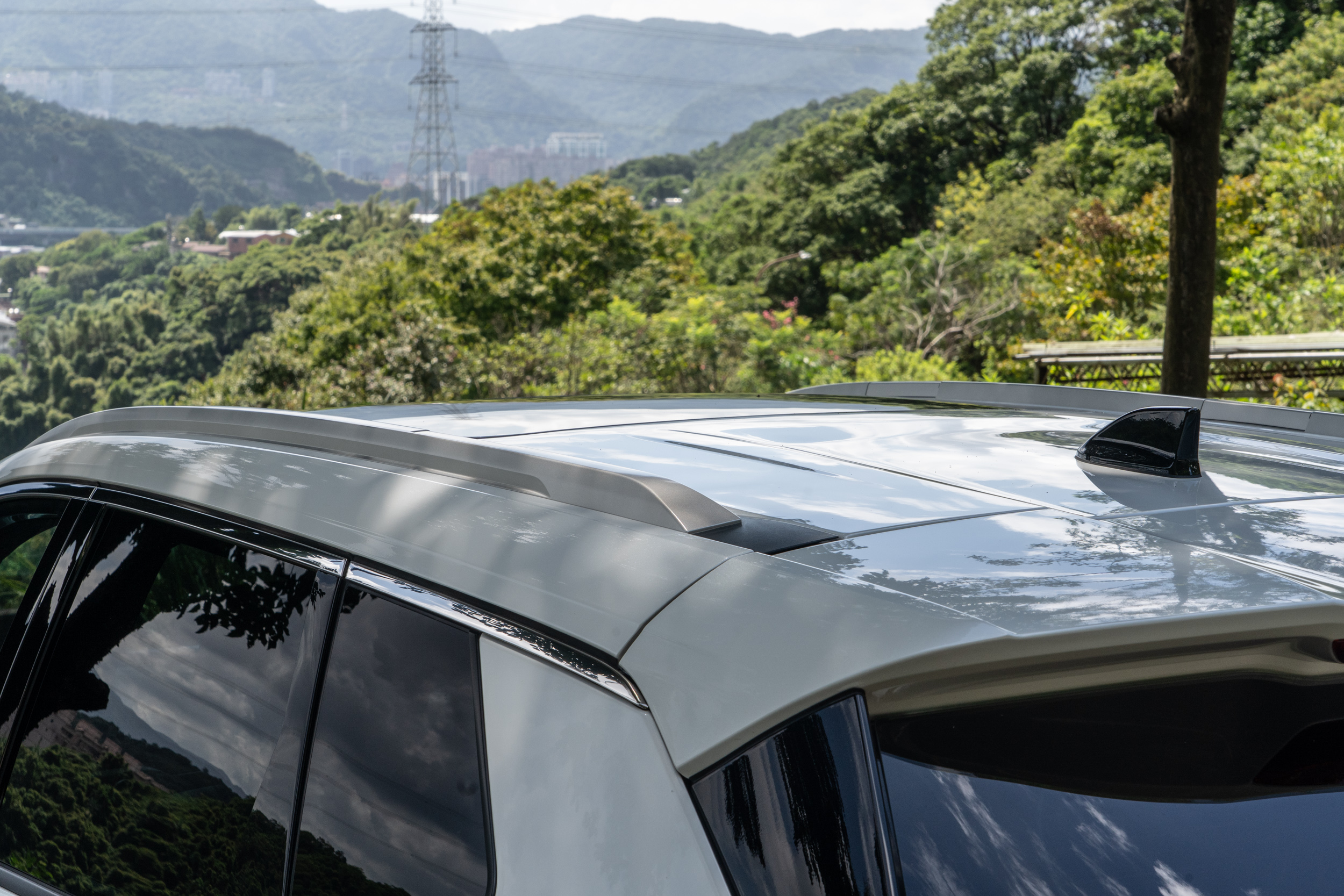 車頂架也為標配。