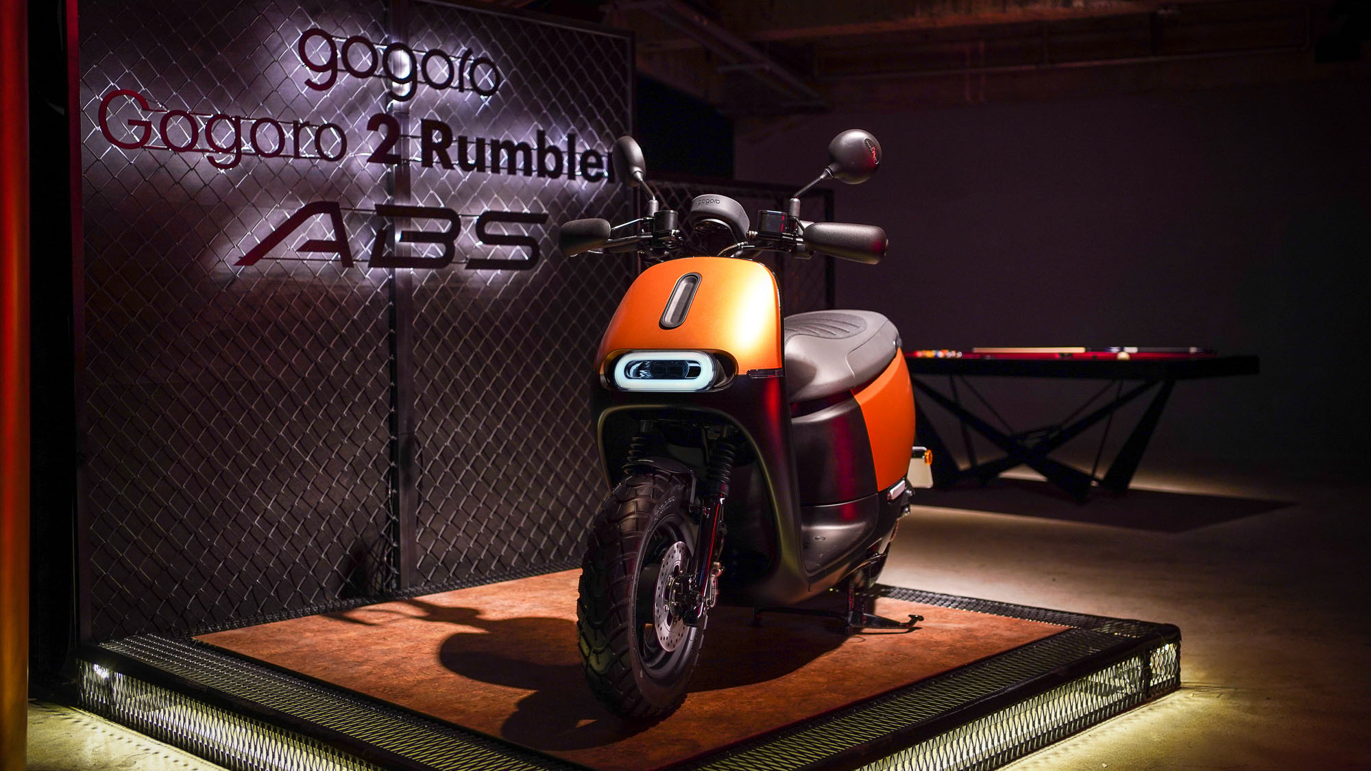 Gogoro 2 Rumbler ABS「閃霧銅」登場，飛鏢最準就能騎回家！